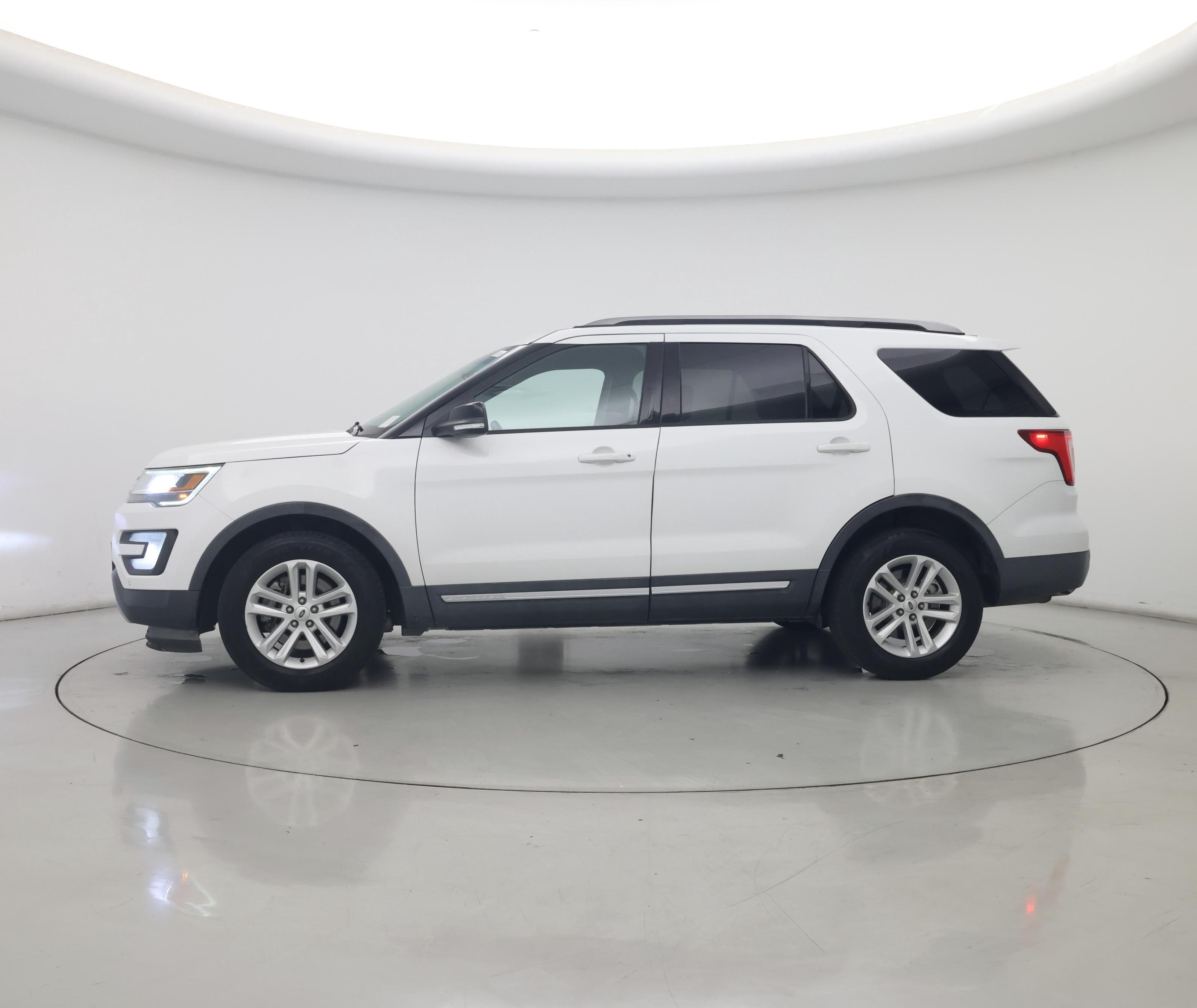 Thumbnail: 2016 Ford Explorer - 3