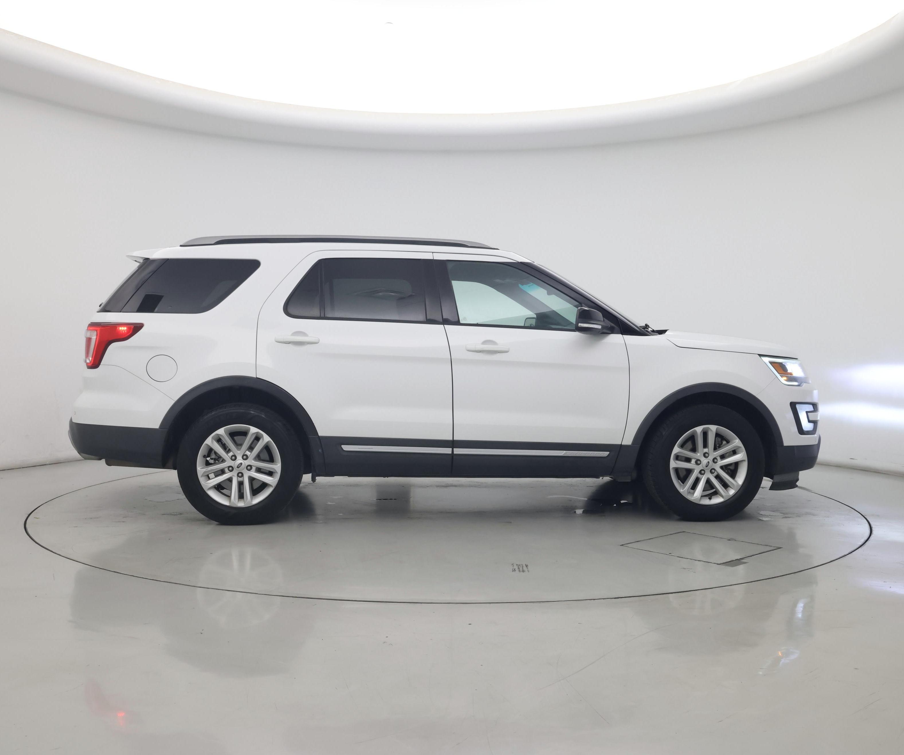 Thumbnail: 2016 Ford Explorer - 7