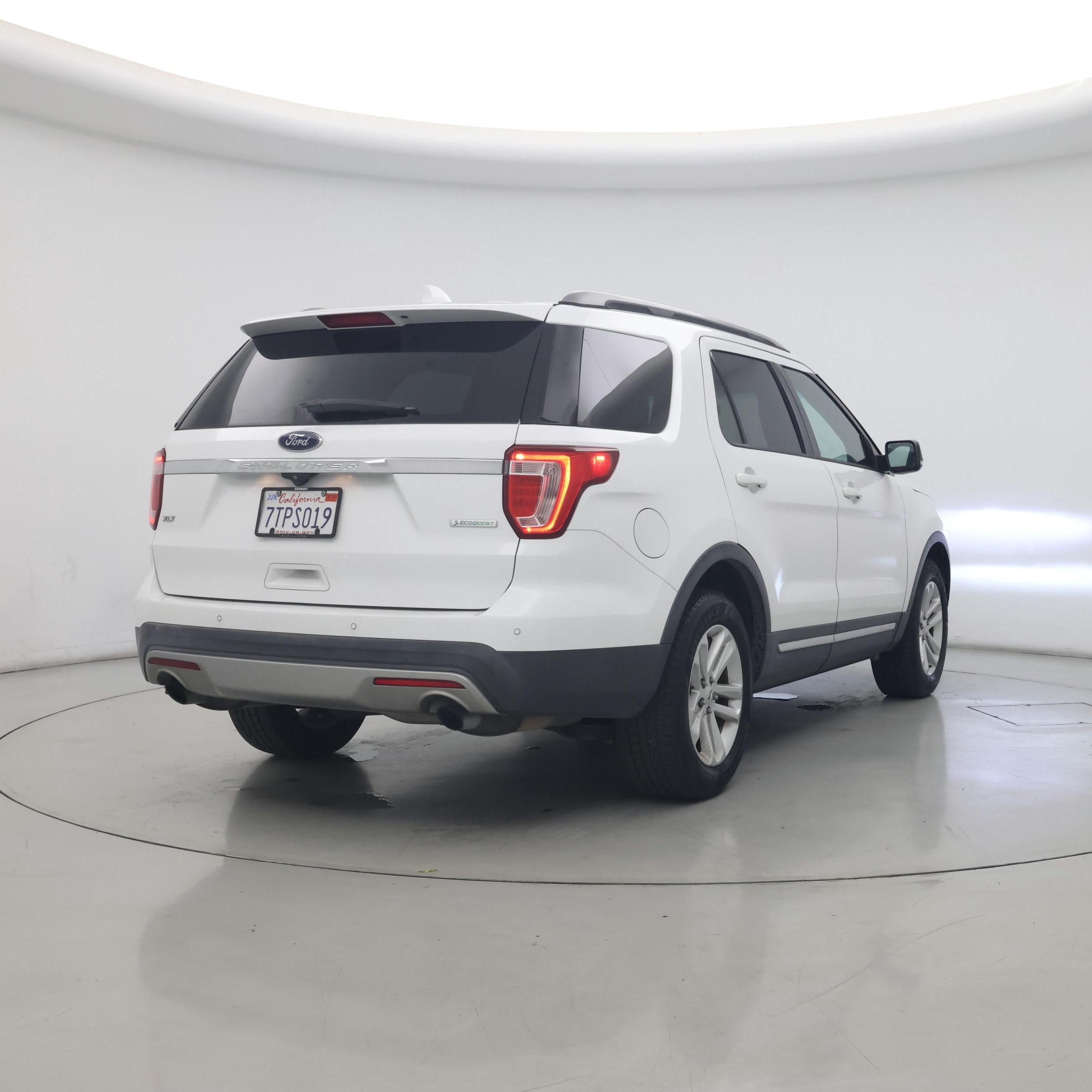 Thumbnail: 2016 Ford Explorer - 8