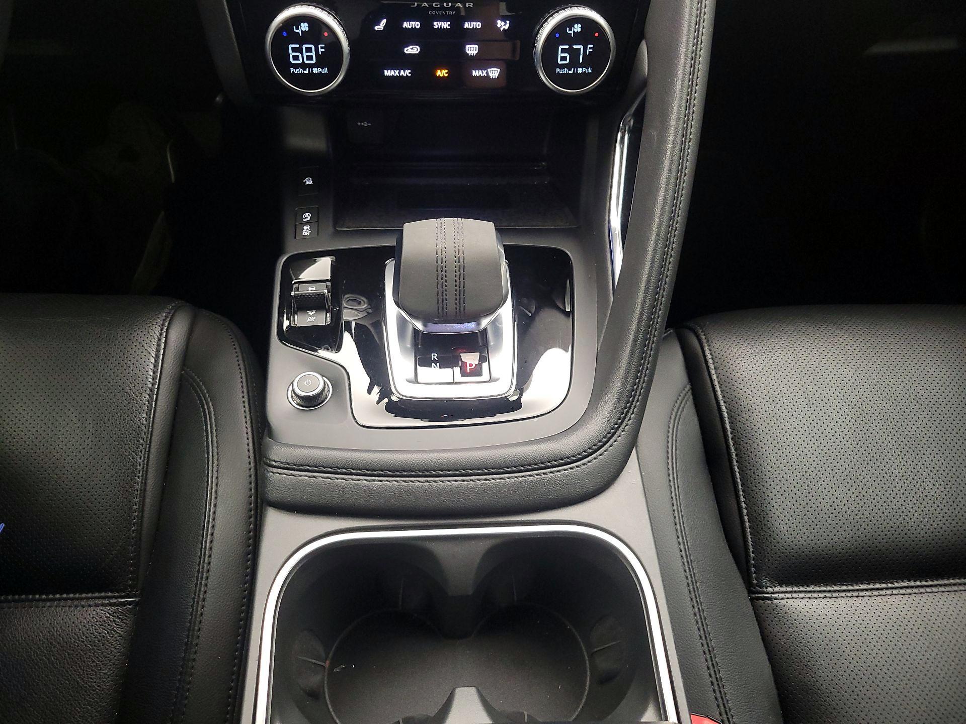 Thumbnail: 2022 Jaguar E-Pace - 17