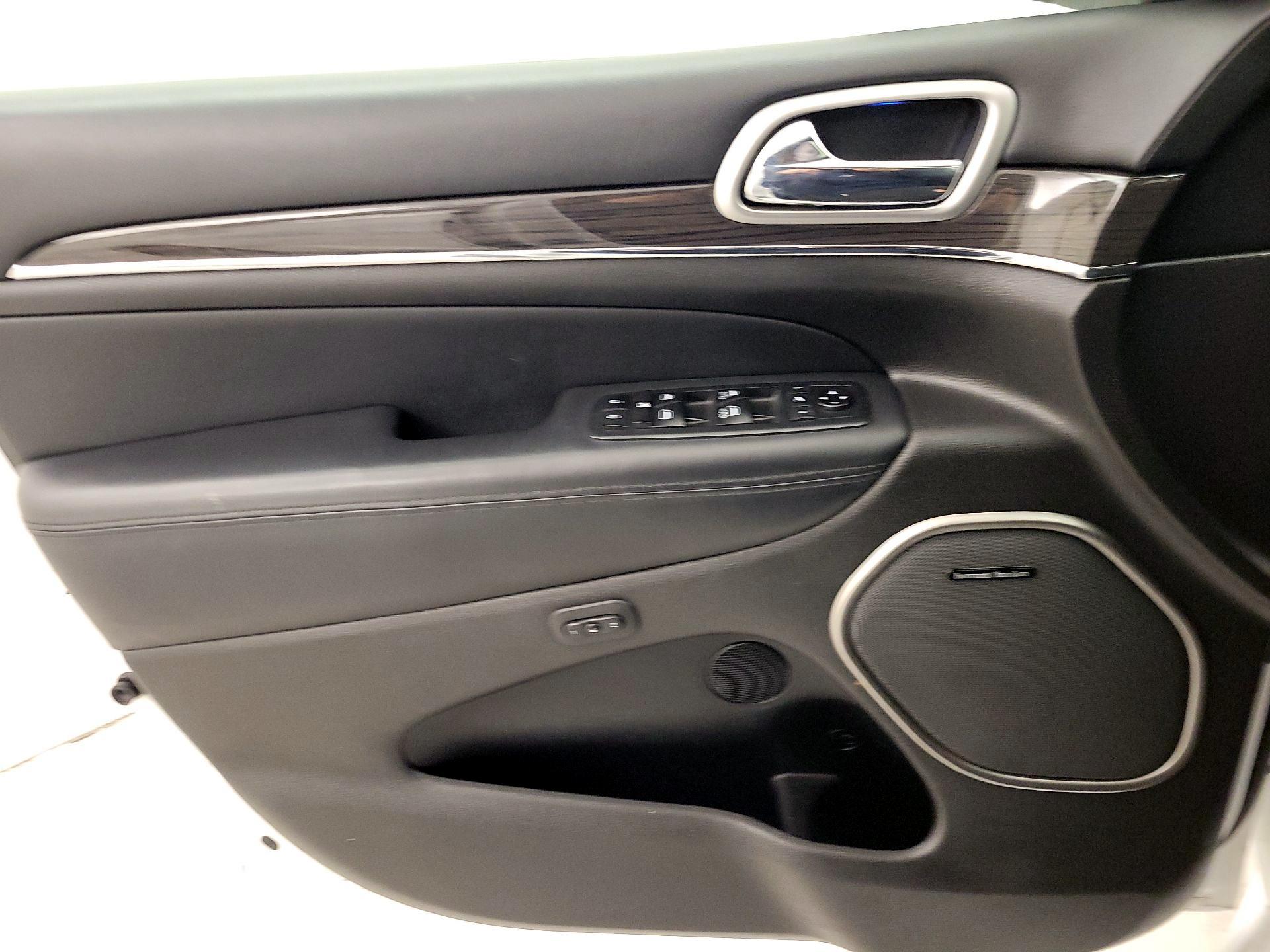 Thumbnail: 2018 Jeep Grand Cherokee - 12