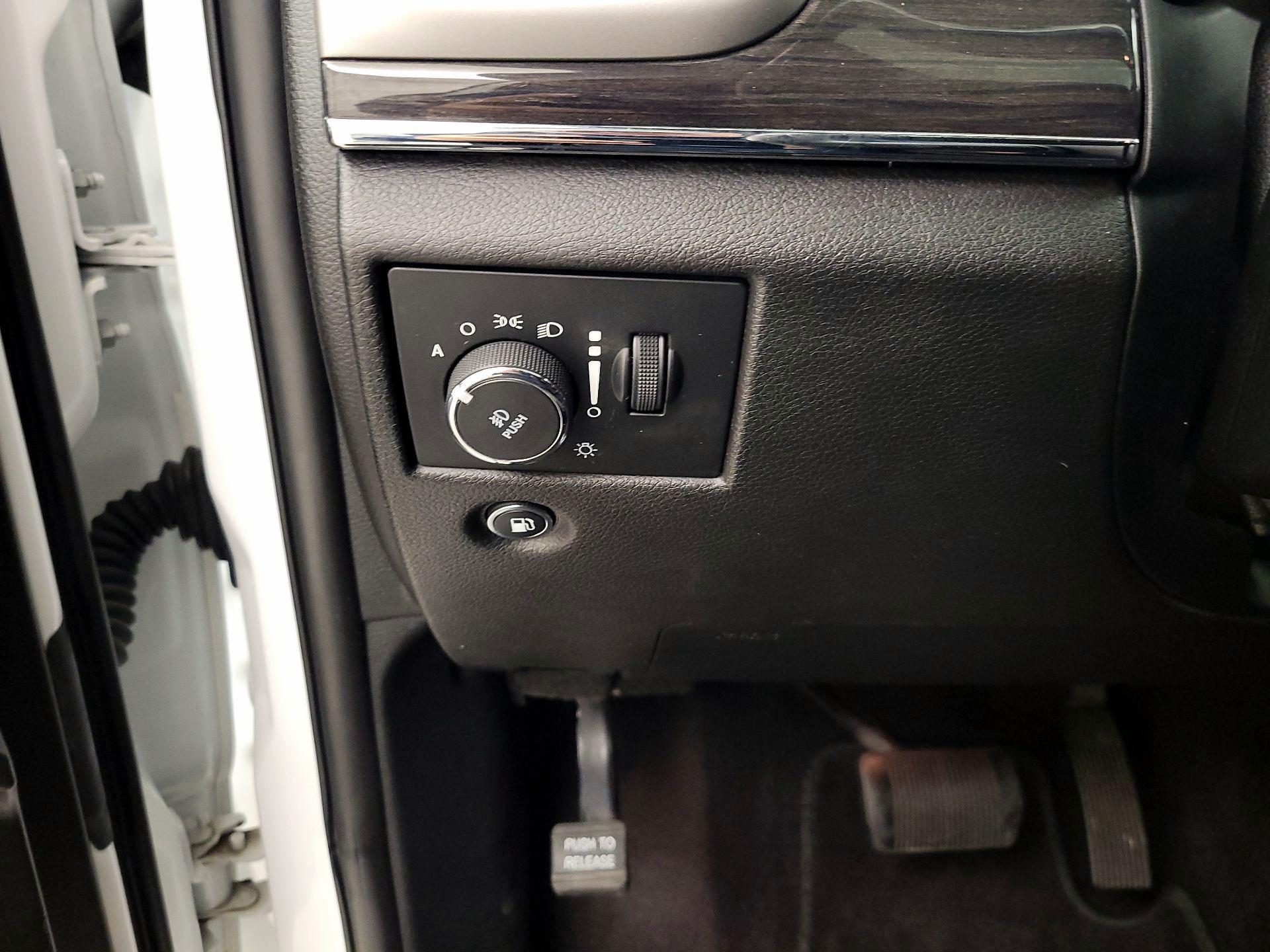 Thumbnail: 2018 Jeep Grand Cherokee - 13