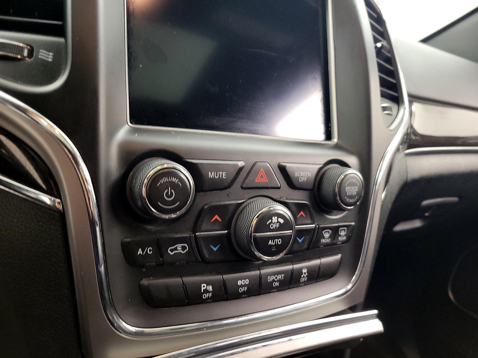 Thumbnail: 2018 Jeep Grand Cherokee - 16