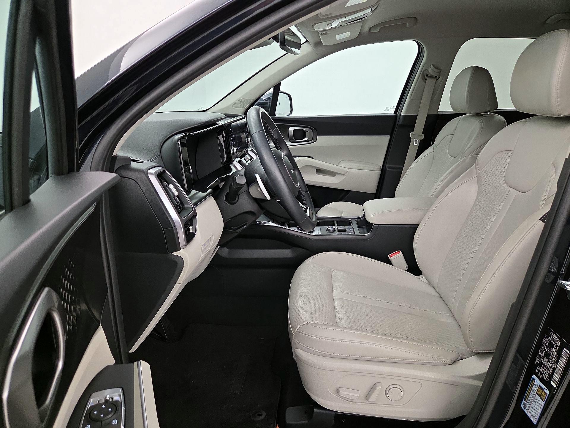 Thumbnail: 2023 Kia Sorento - 11