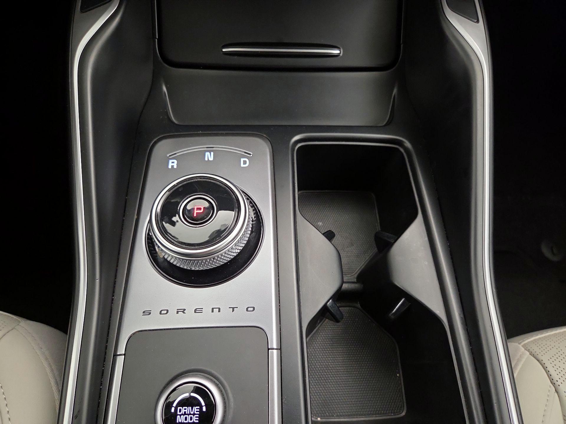 Thumbnail: 2023 Kia Sorento - 18