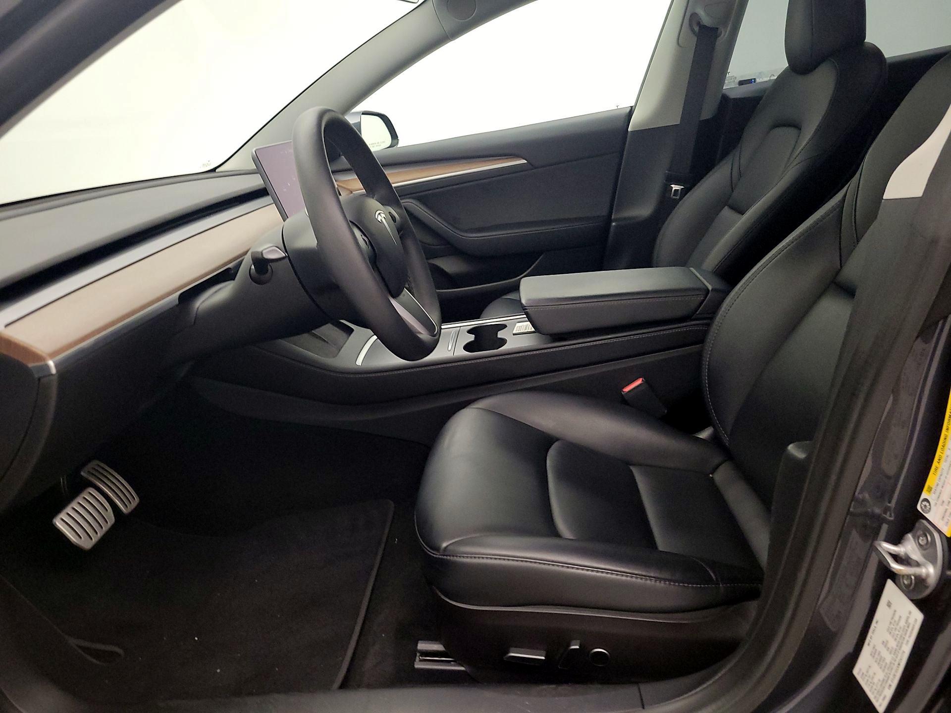 Thumbnail: 2022 Tesla Model 3 - 11