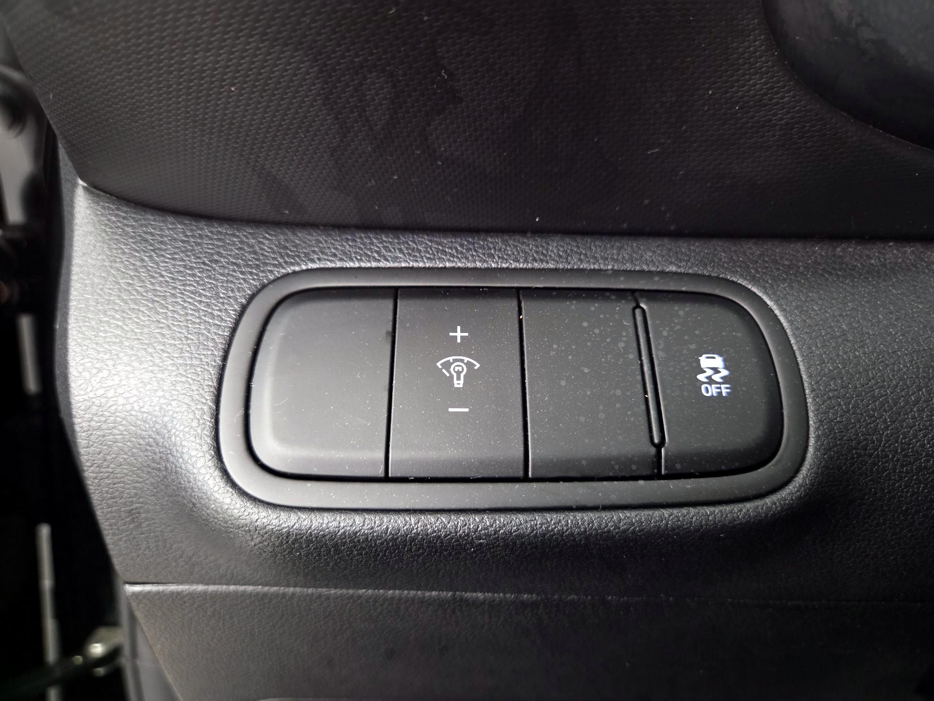 Thumbnail: 2023 Hyundai Venue - 13