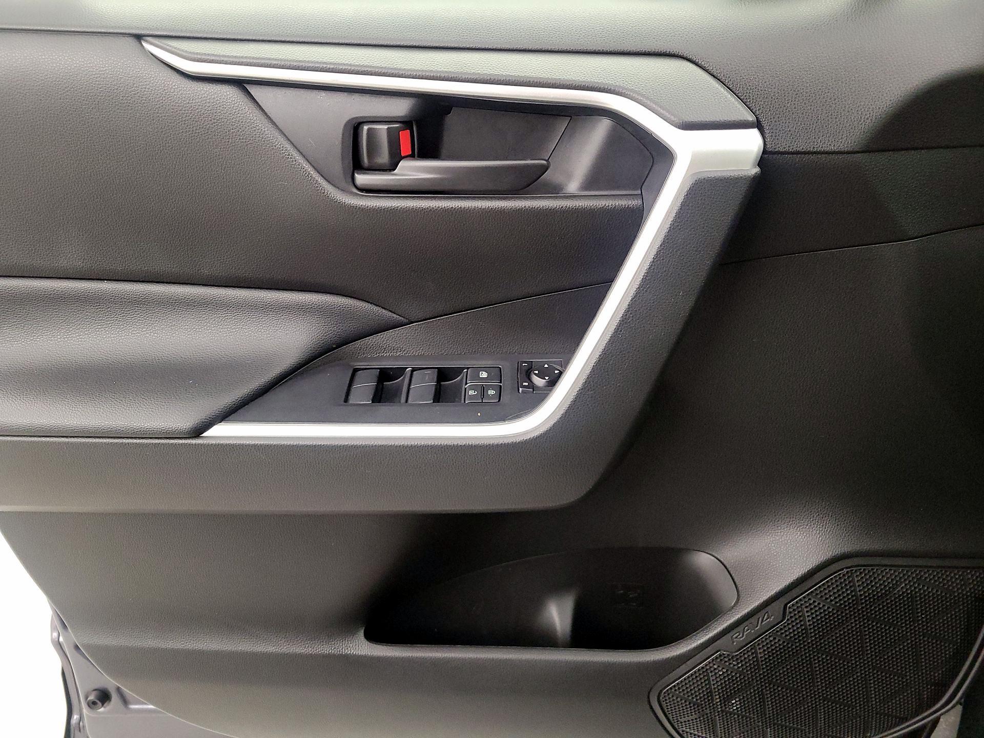 Thumbnail: 2020 Toyota RAV4 - 12