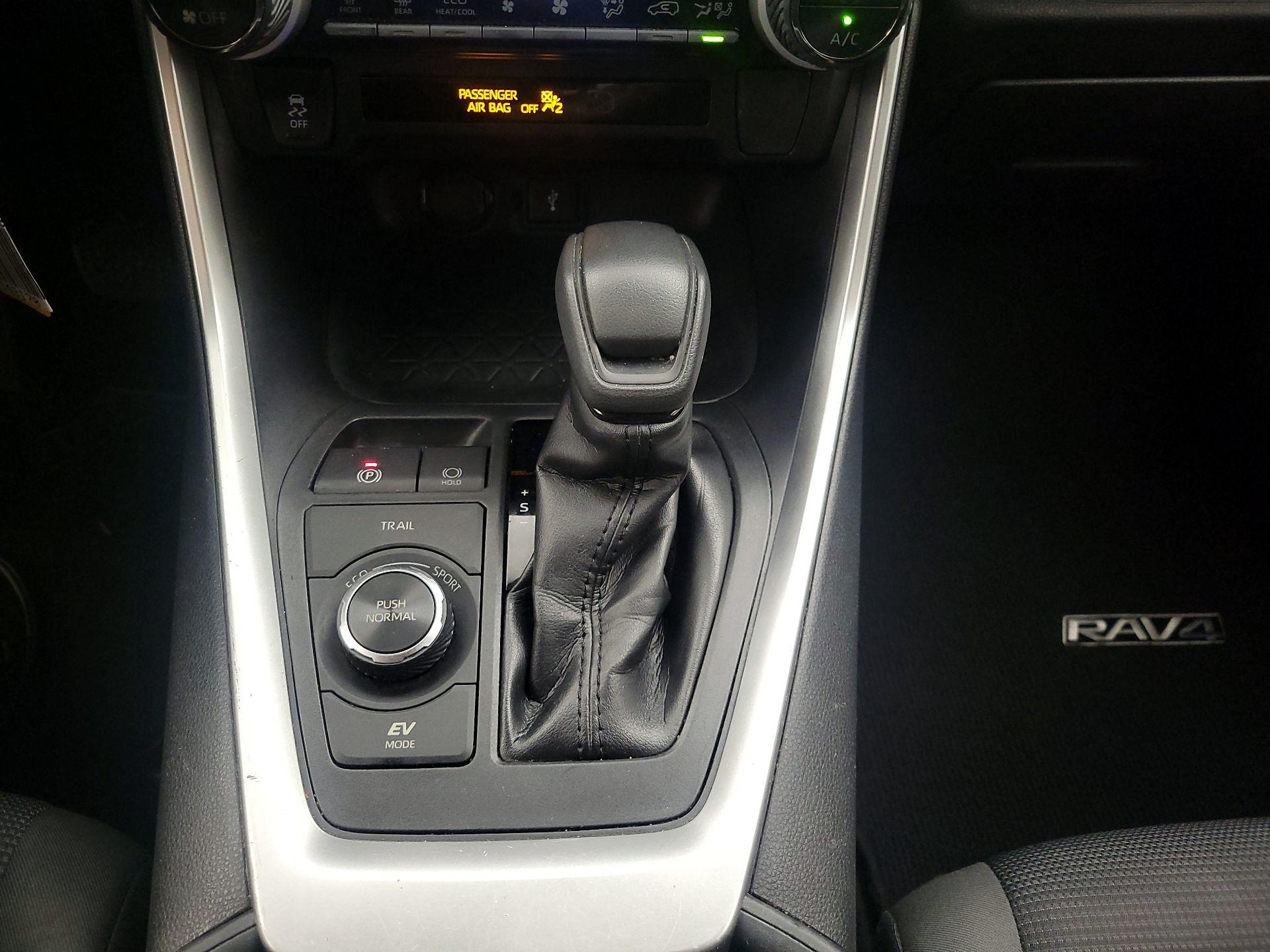 Thumbnail: 2020 Toyota RAV4 - 17