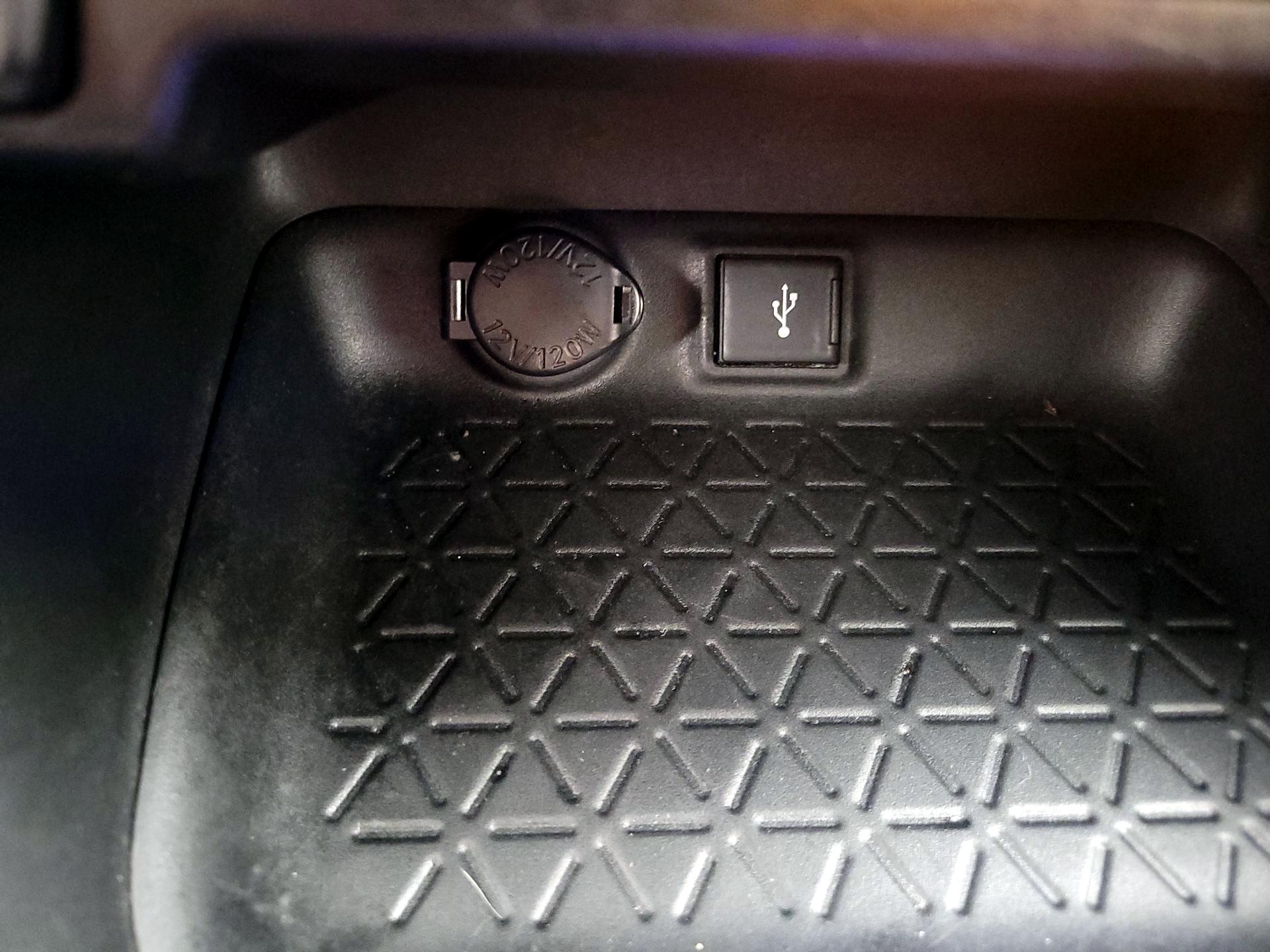 Thumbnail: 2020 Toyota RAV4 - 18