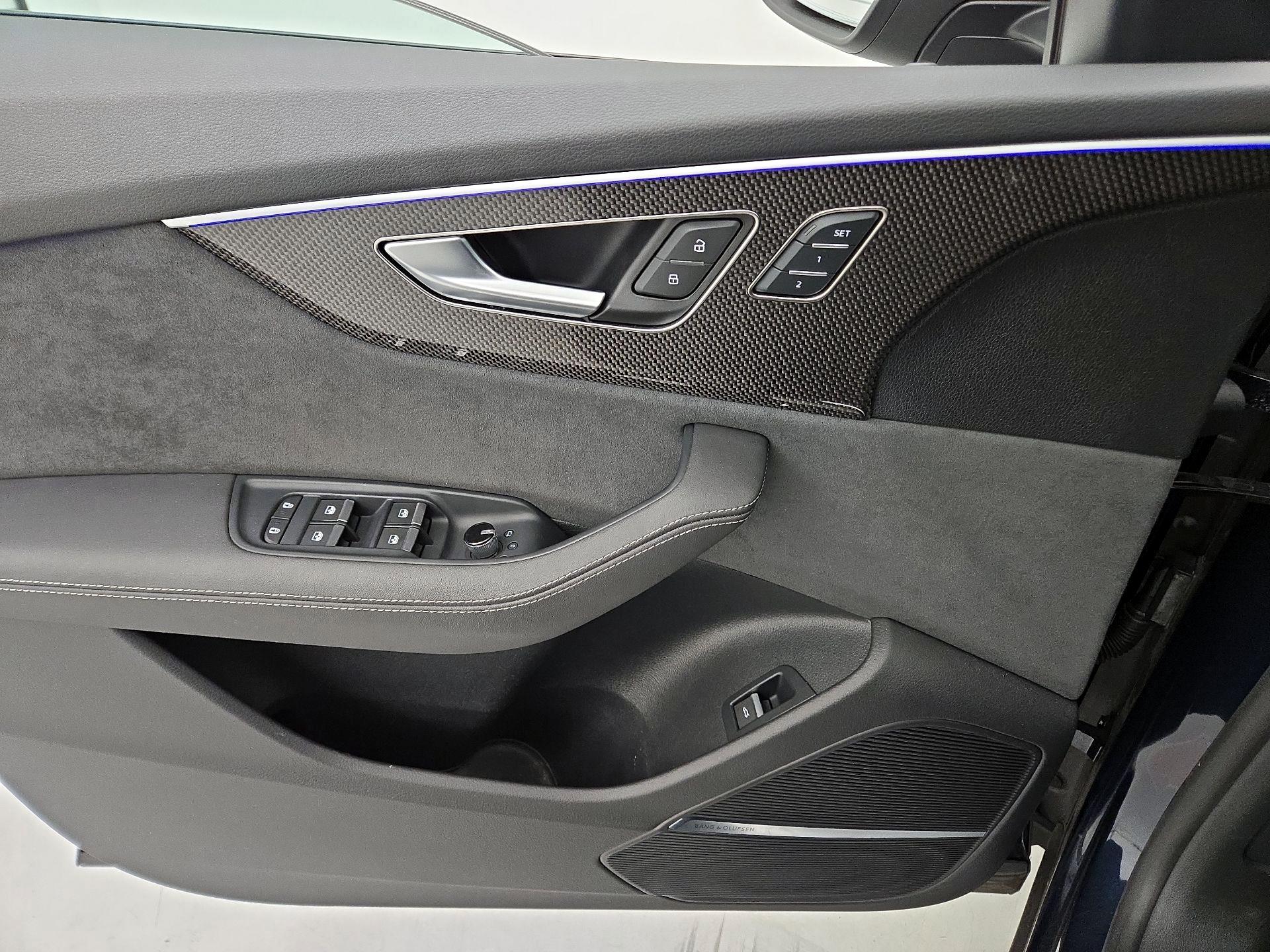 Thumbnail: 2023 Audi SQ8 - 12