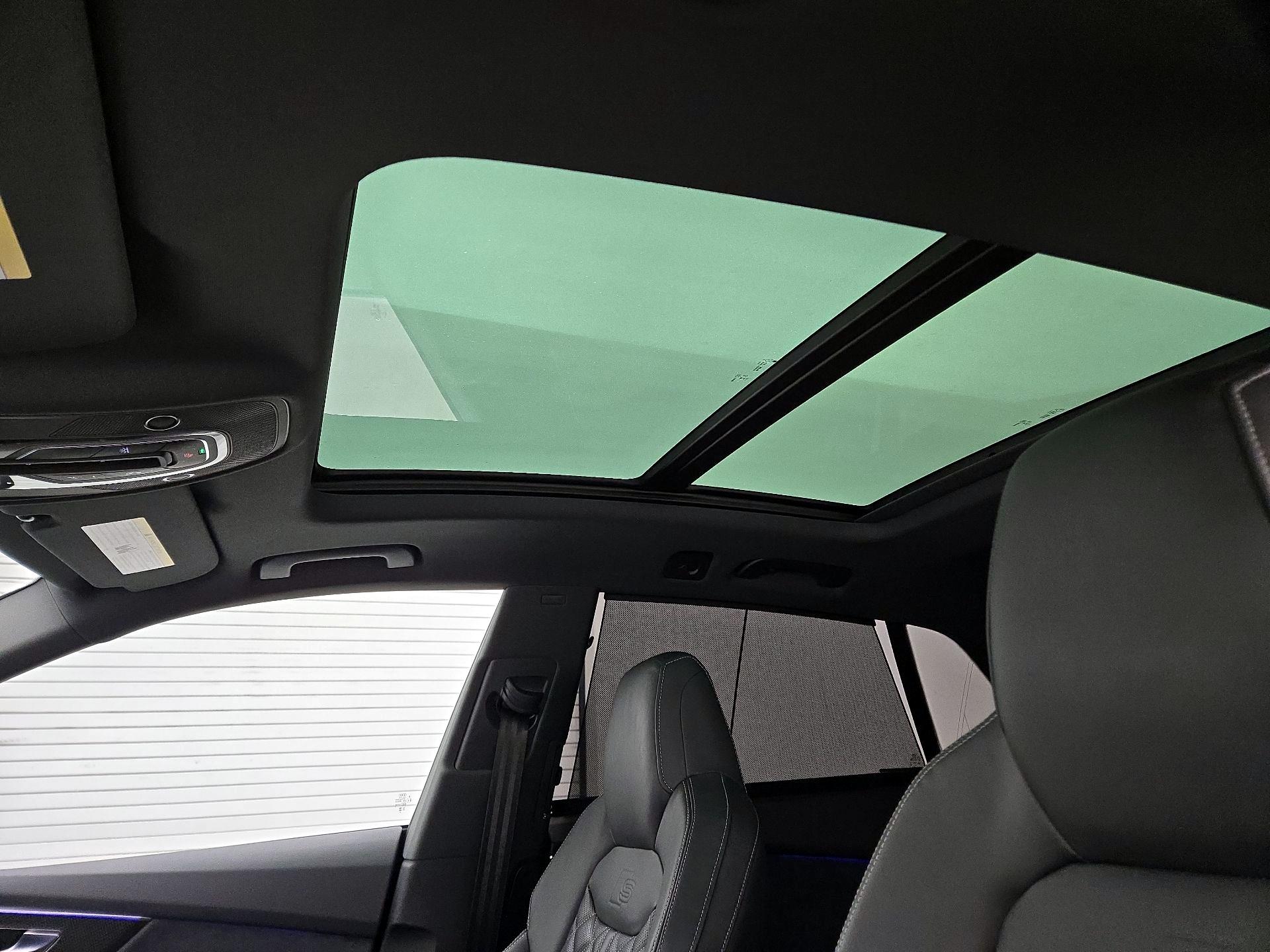 Thumbnail: 2023 Audi SQ8 - 20