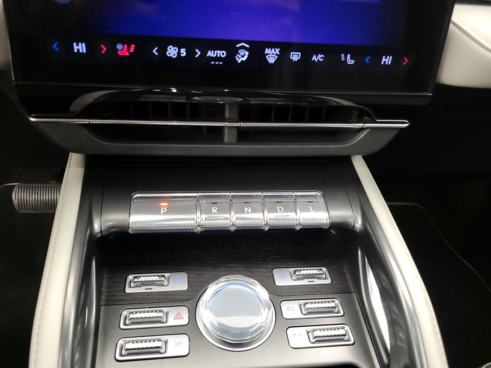 Thumbnail: 2024 Lincoln Nautilus - 18