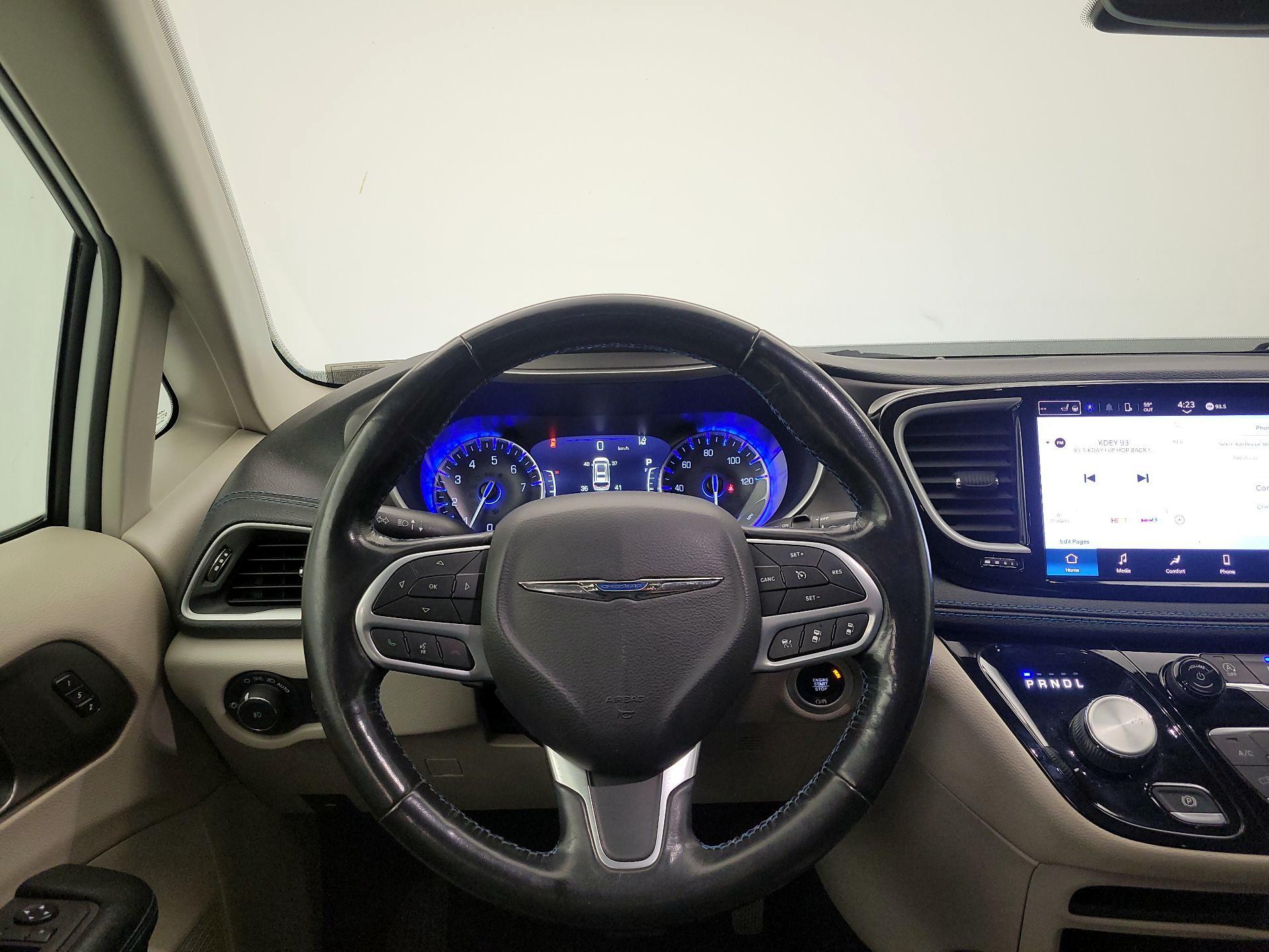 Thumbnail: 2021 Chrysler Pacifica - 10