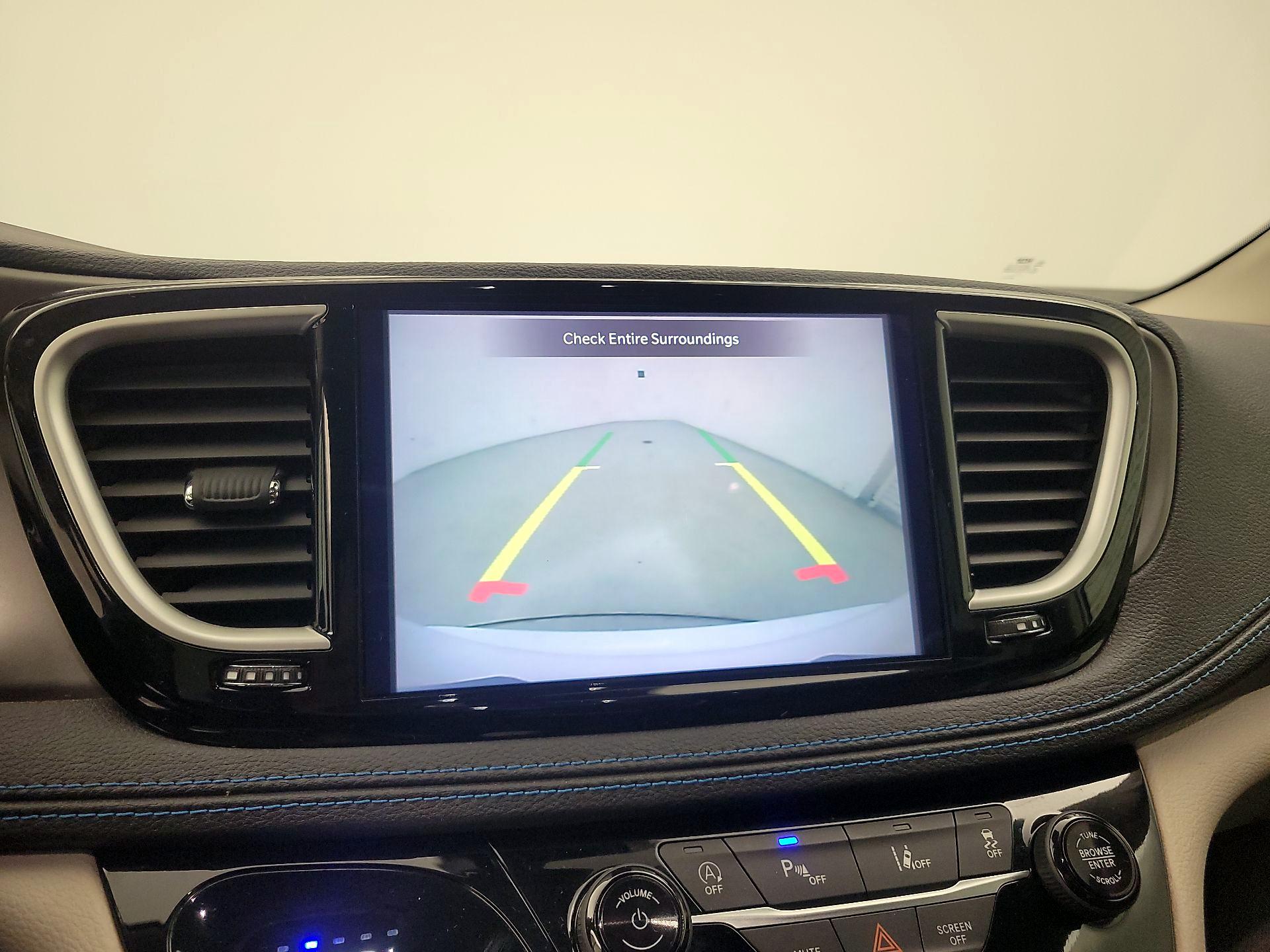 Thumbnail: 2021 Chrysler Pacifica - 14