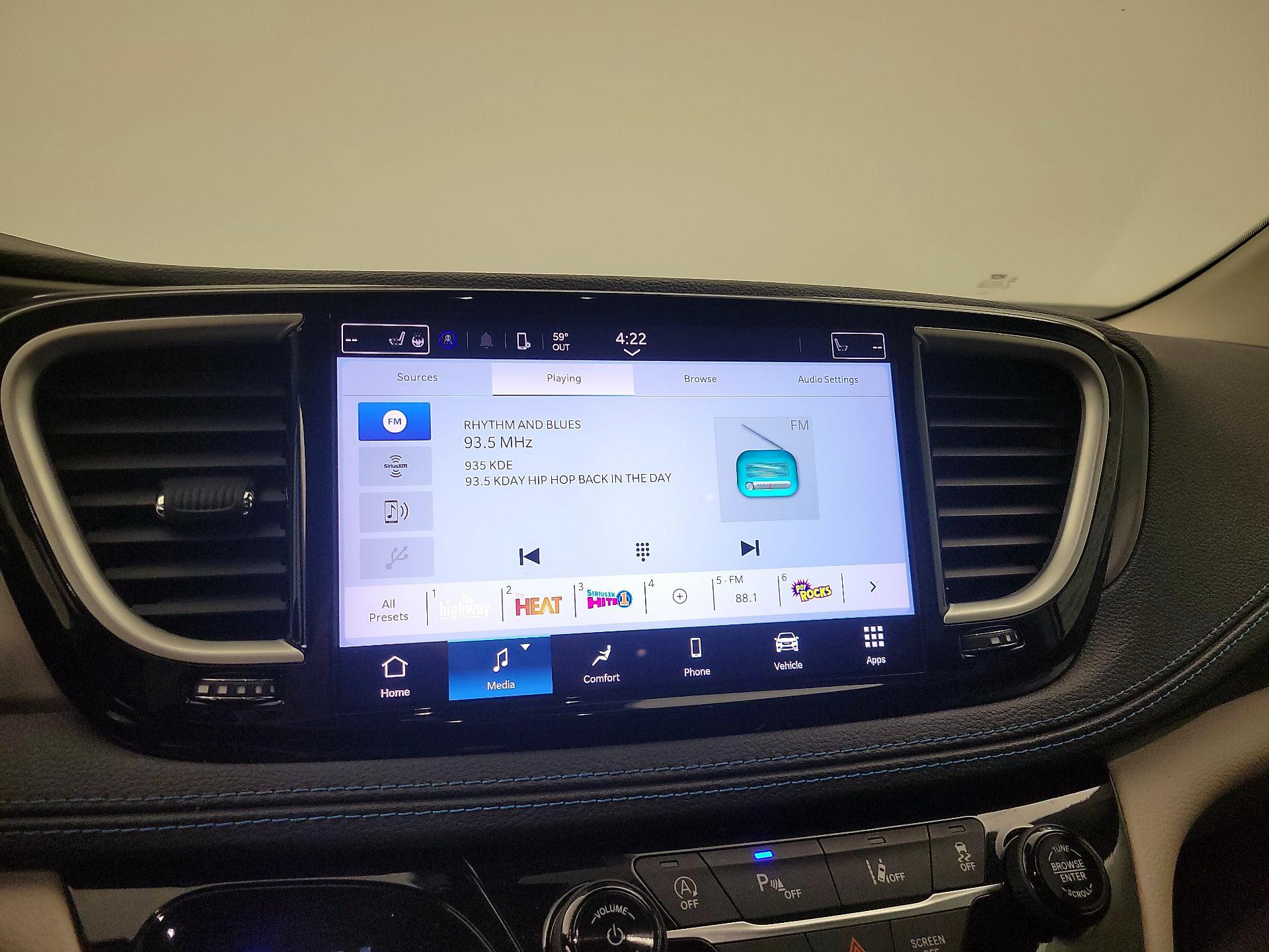 Thumbnail: 2021 Chrysler Pacifica - 15