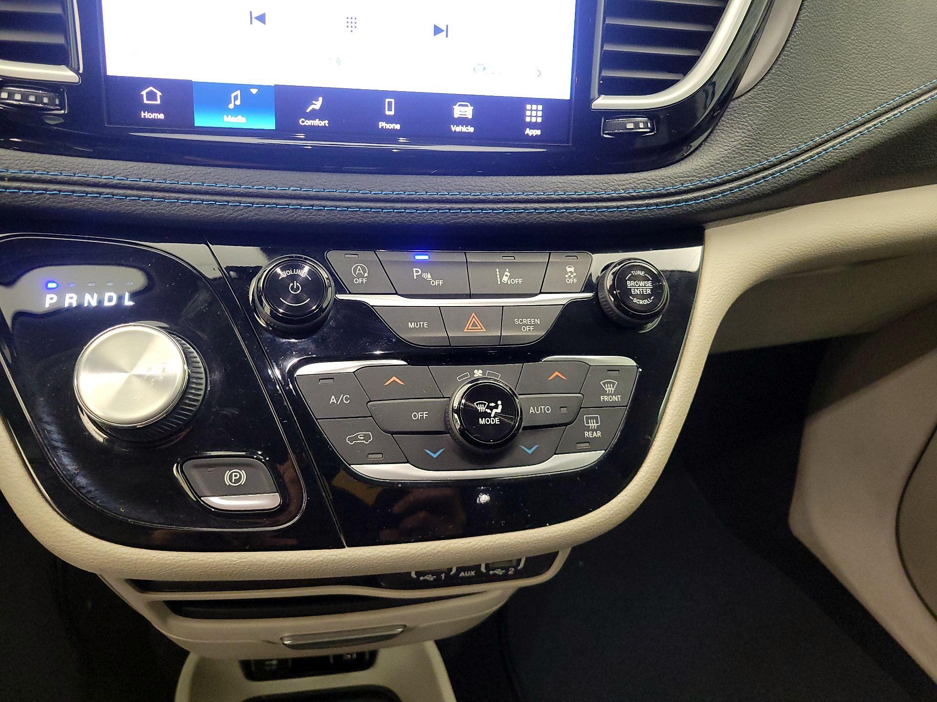 Thumbnail: 2021 Chrysler Pacifica - 16