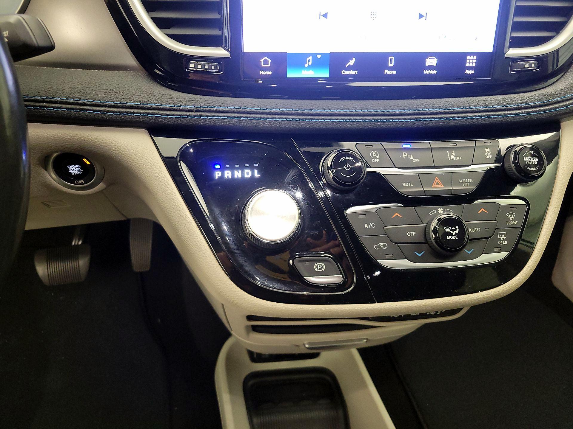 Thumbnail: 2021 Chrysler Pacifica - 17