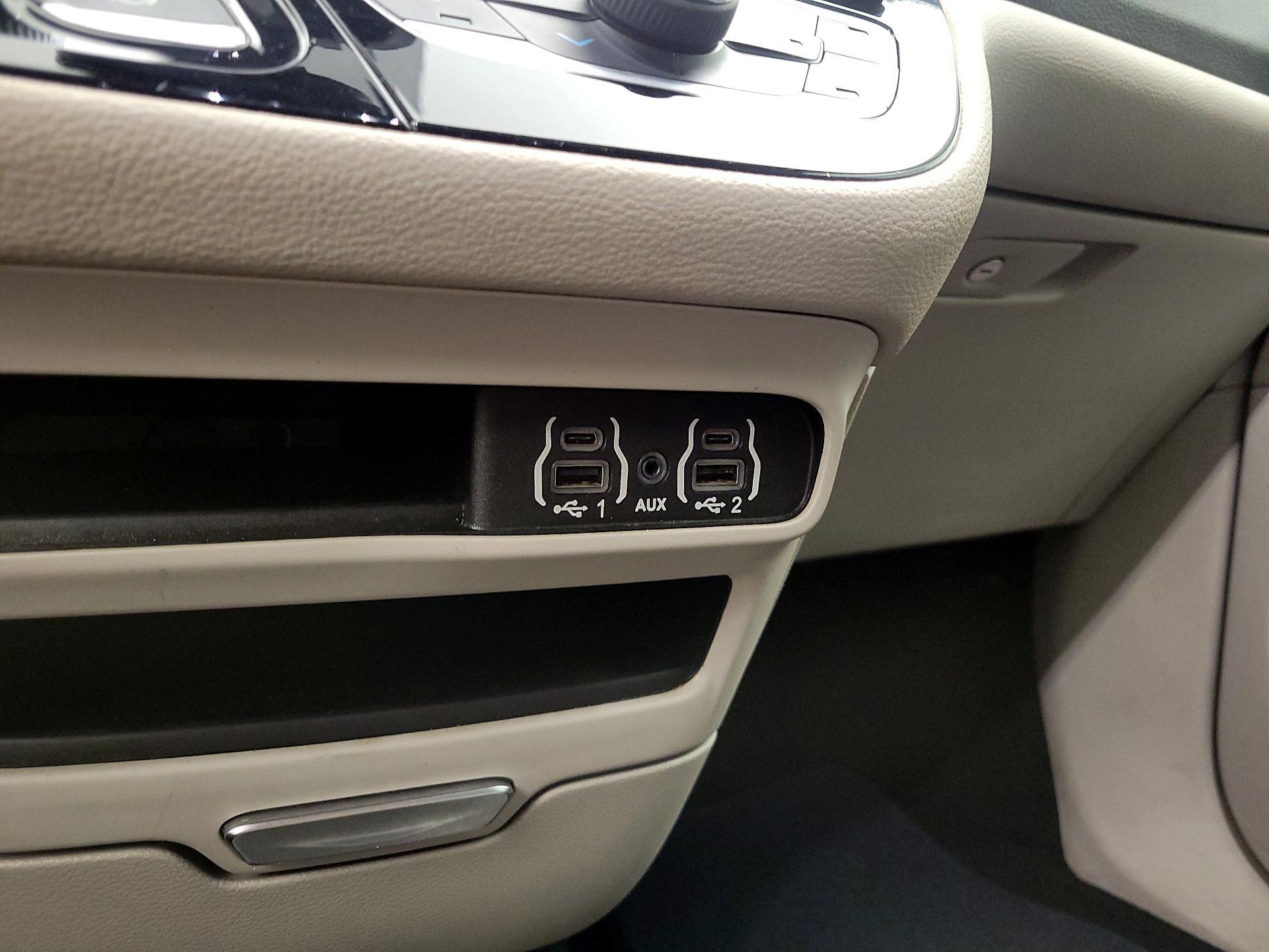 Thumbnail: 2021 Chrysler Pacifica - 18