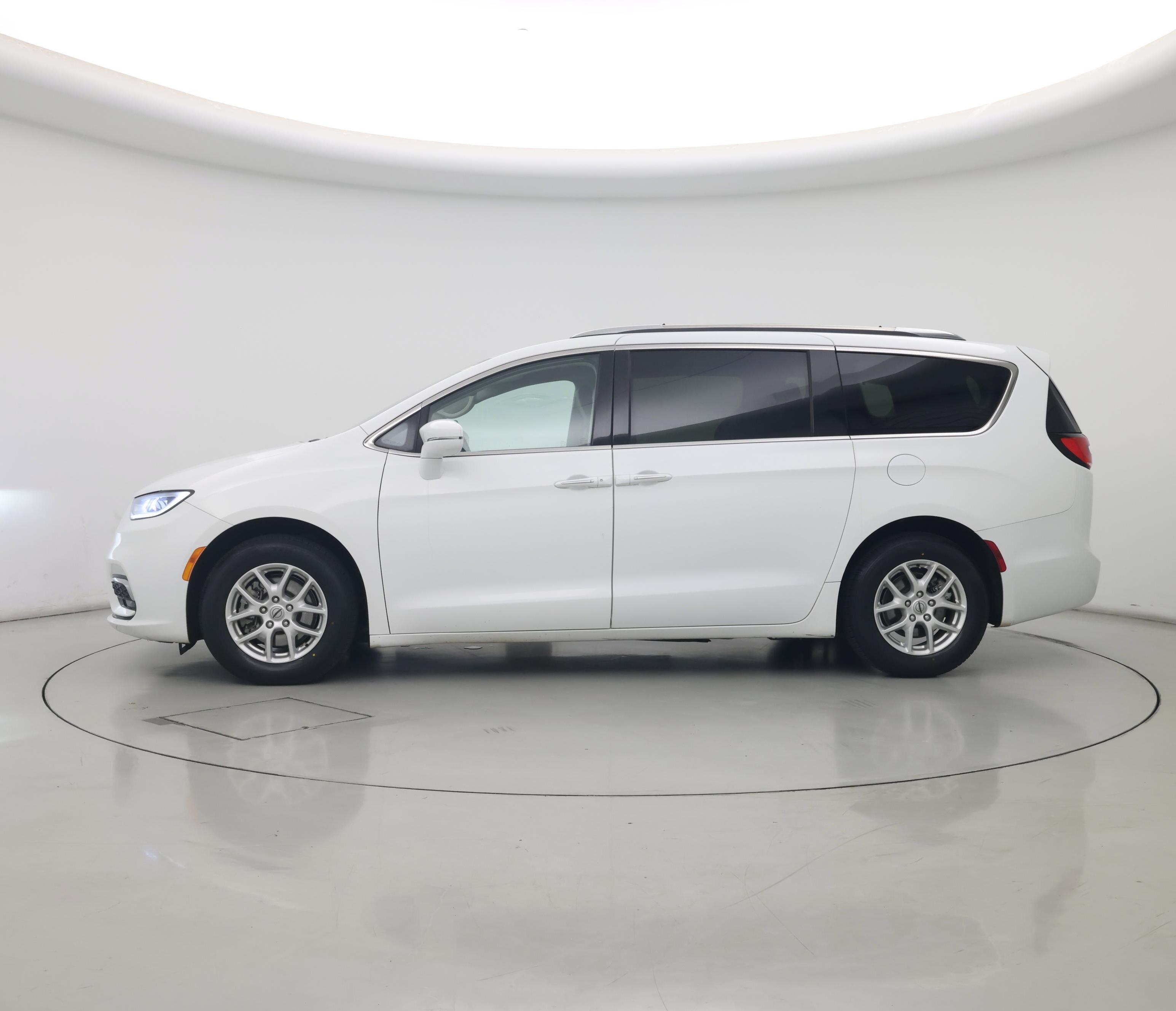 Thumbnail: 2021 Chrysler Pacifica - 3