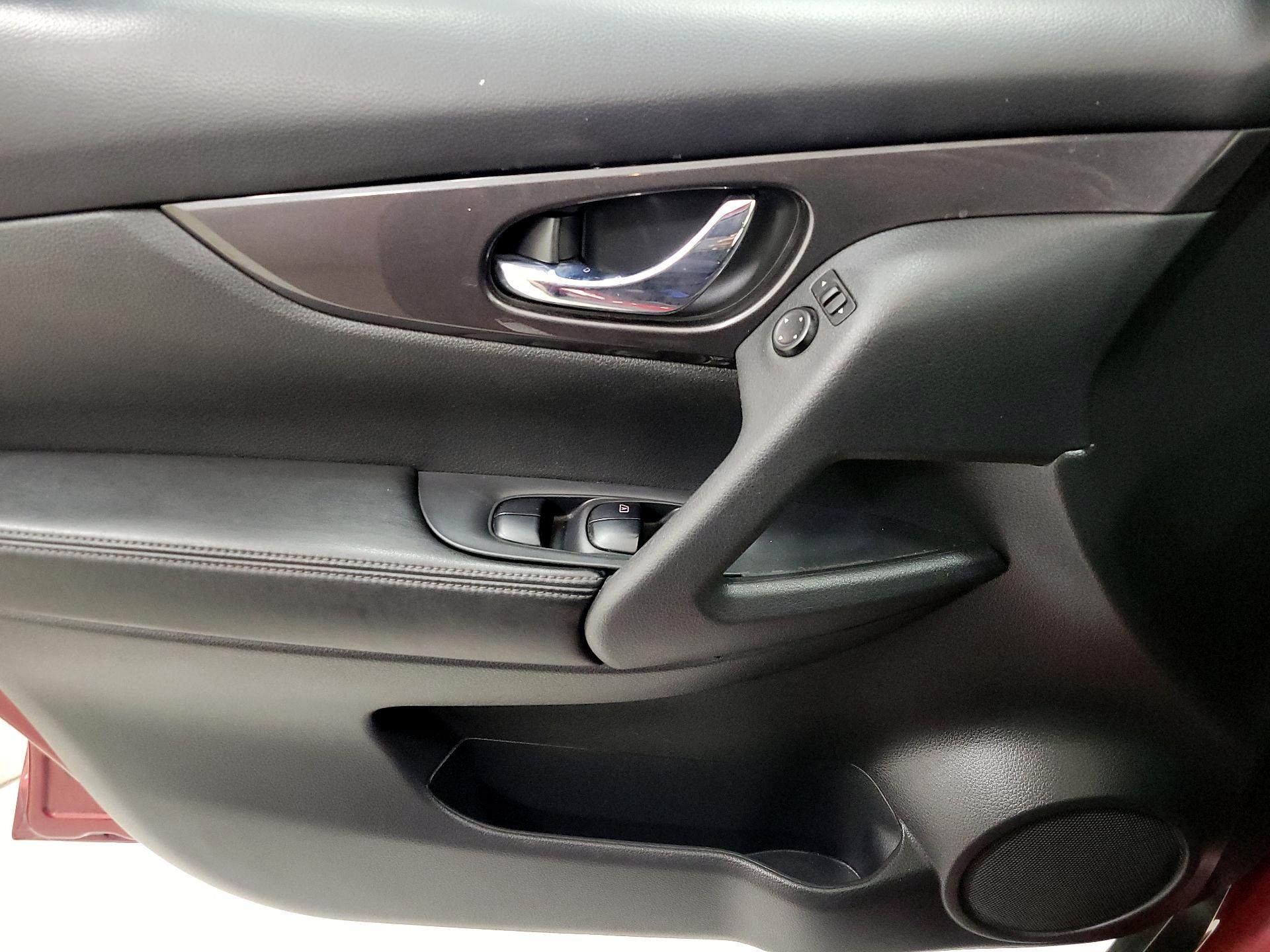 Thumbnail: 2020 Nissan Rogue - 12