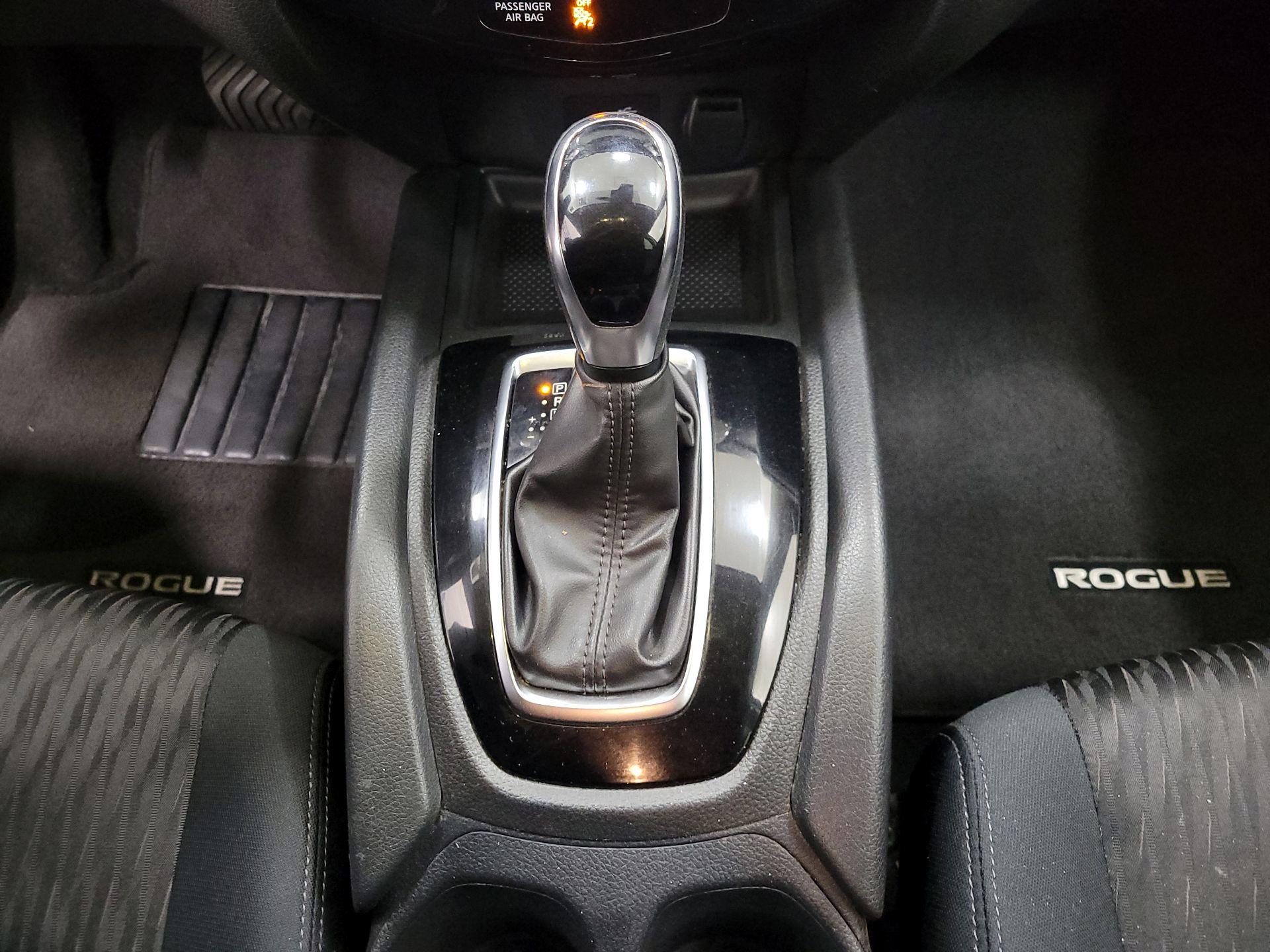 Thumbnail: 2020 Nissan Rogue - 17