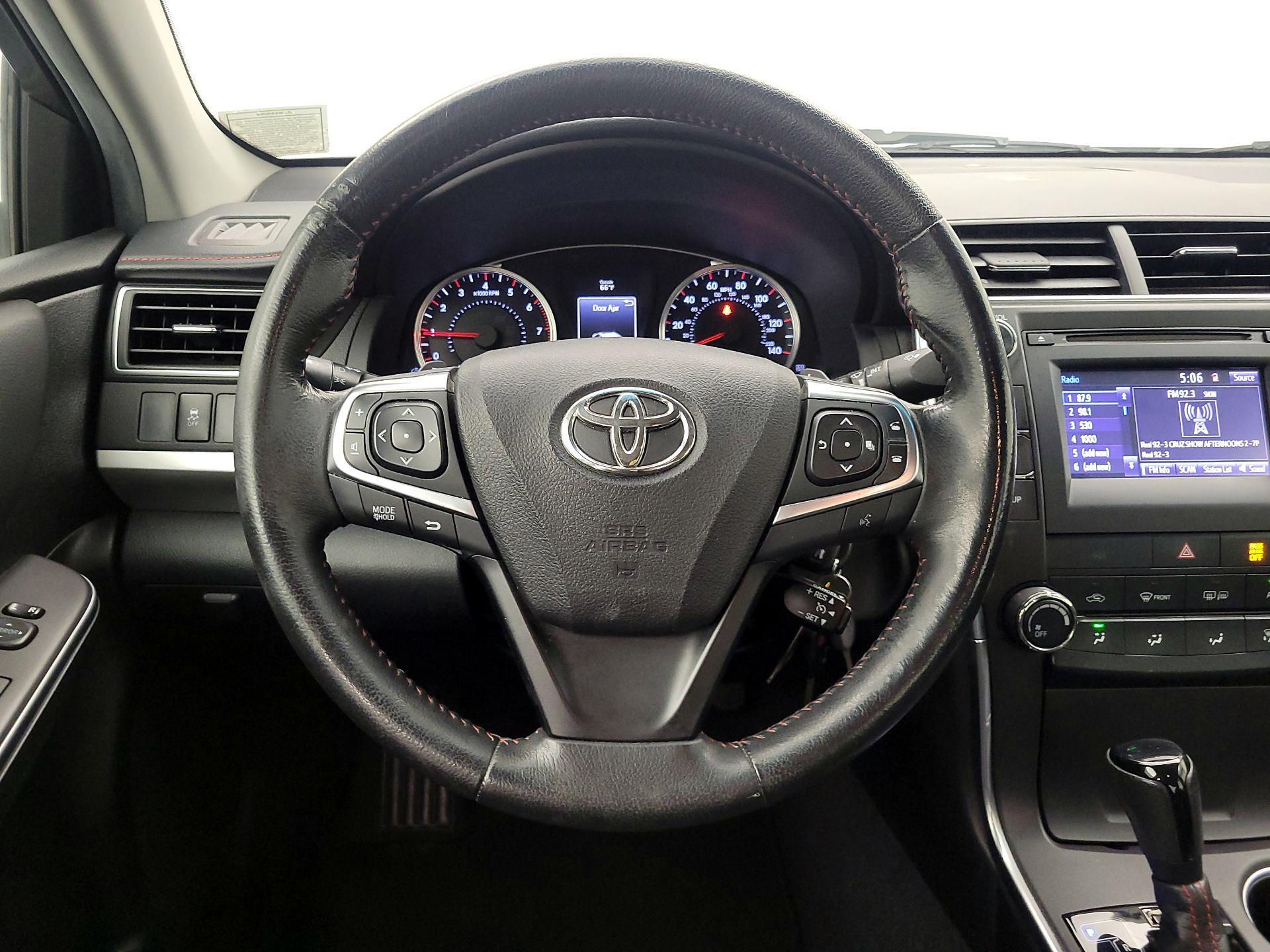 Thumbnail: 2015 Toyota Camry - 10