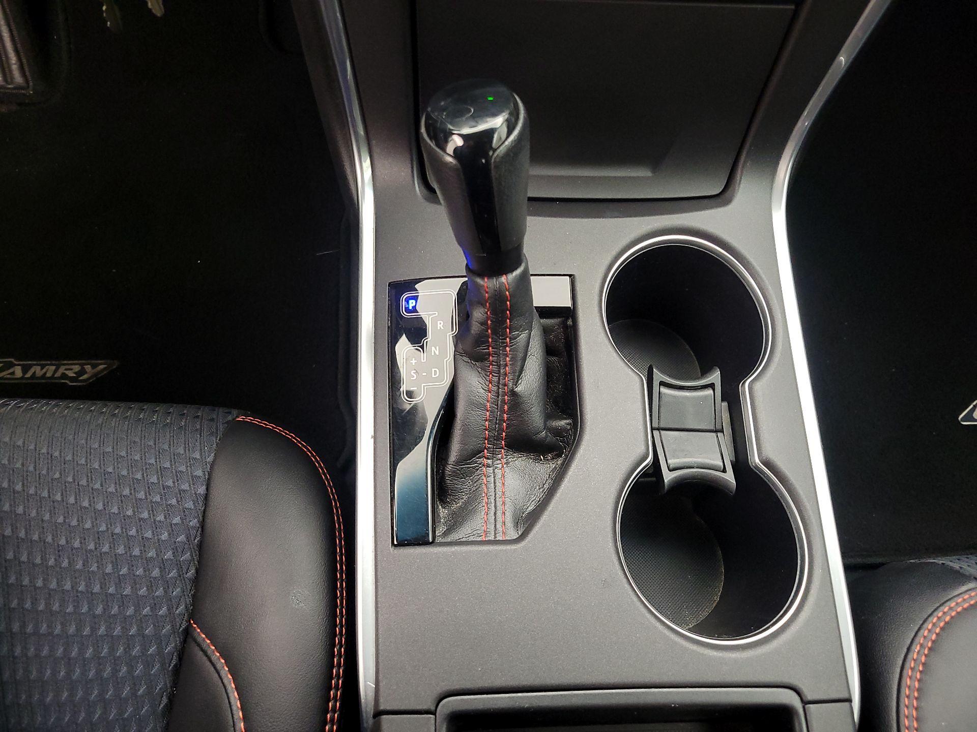 Thumbnail: 2015 Toyota Camry - 17