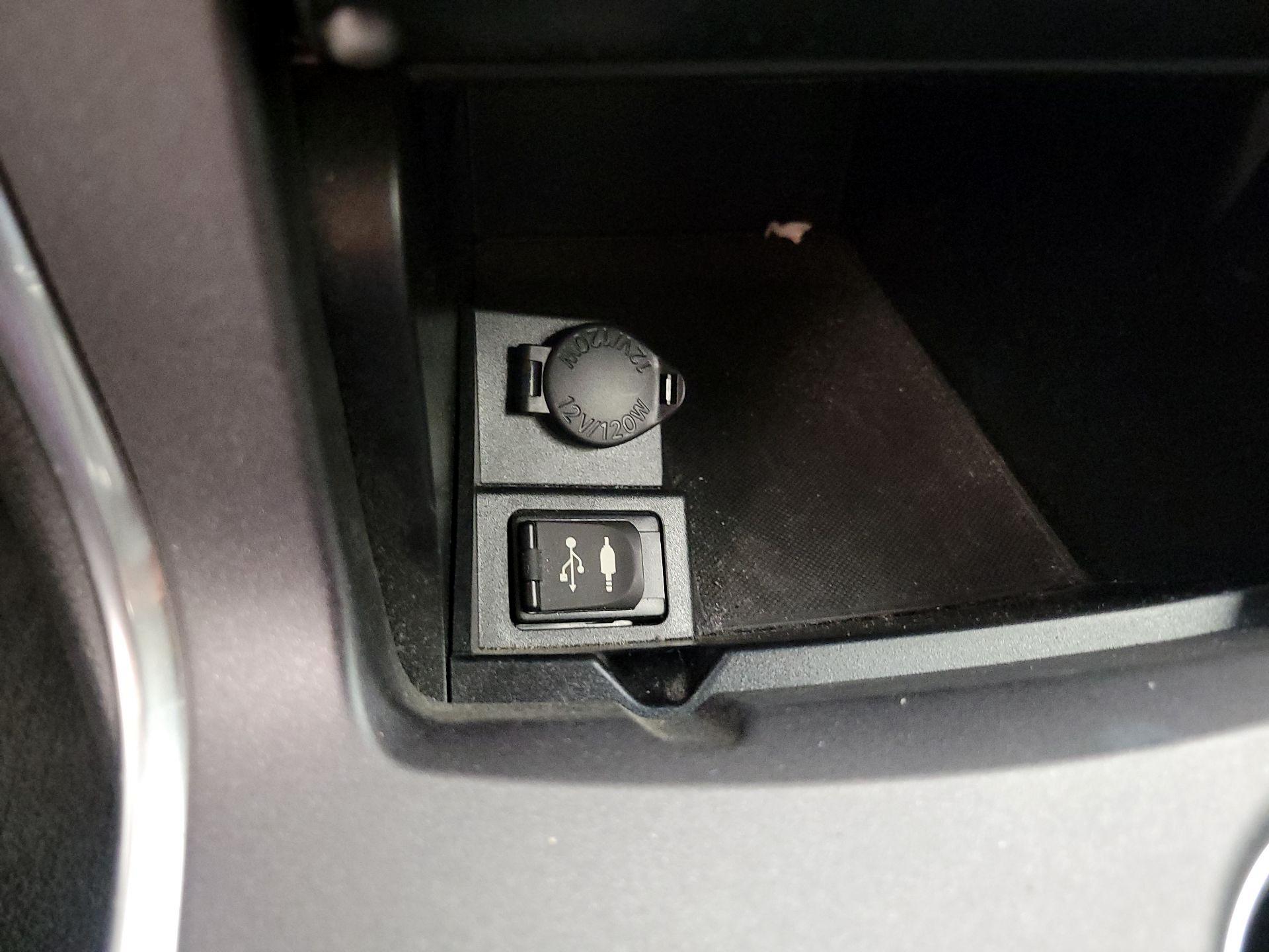 Thumbnail: 2015 Toyota Camry - 18