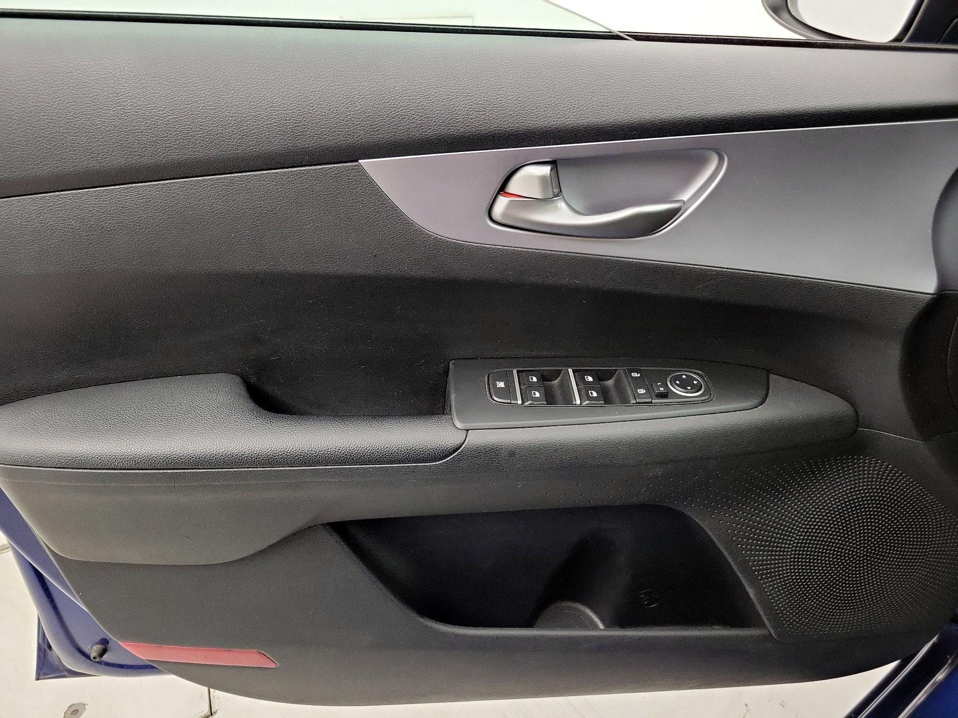 Thumbnail: 2022 Kia Forte - 12