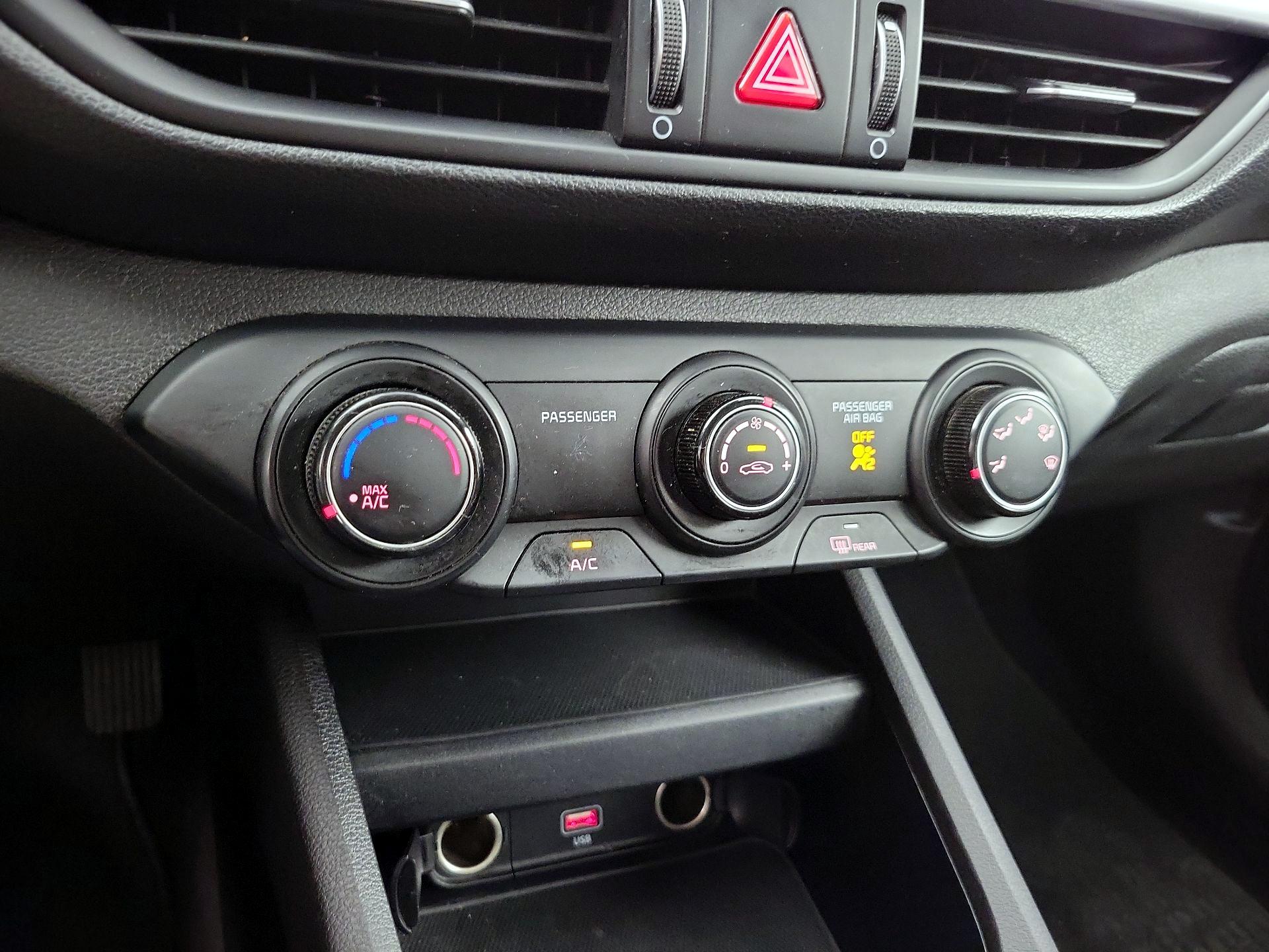 Thumbnail: 2022 Kia Forte - 16