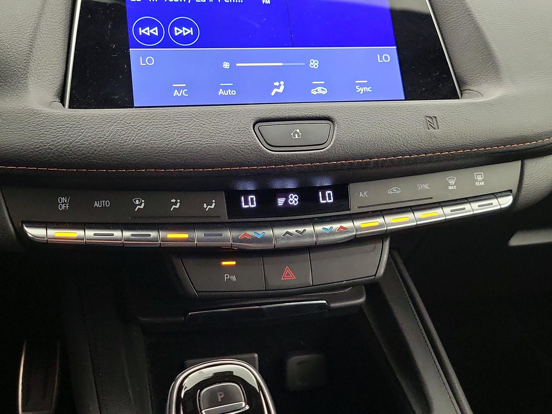 Thumbnail: 2021 Cadillac XT4 - 16