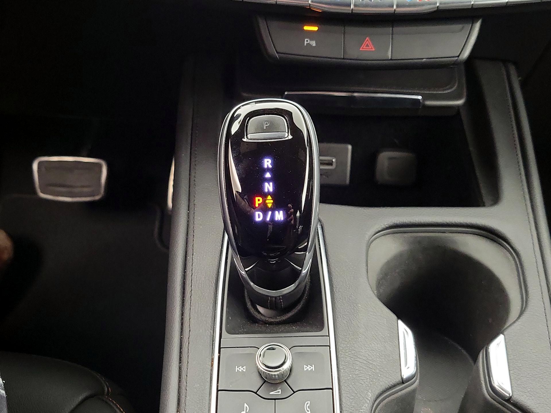 Thumbnail: 2021 Cadillac XT4 - 17