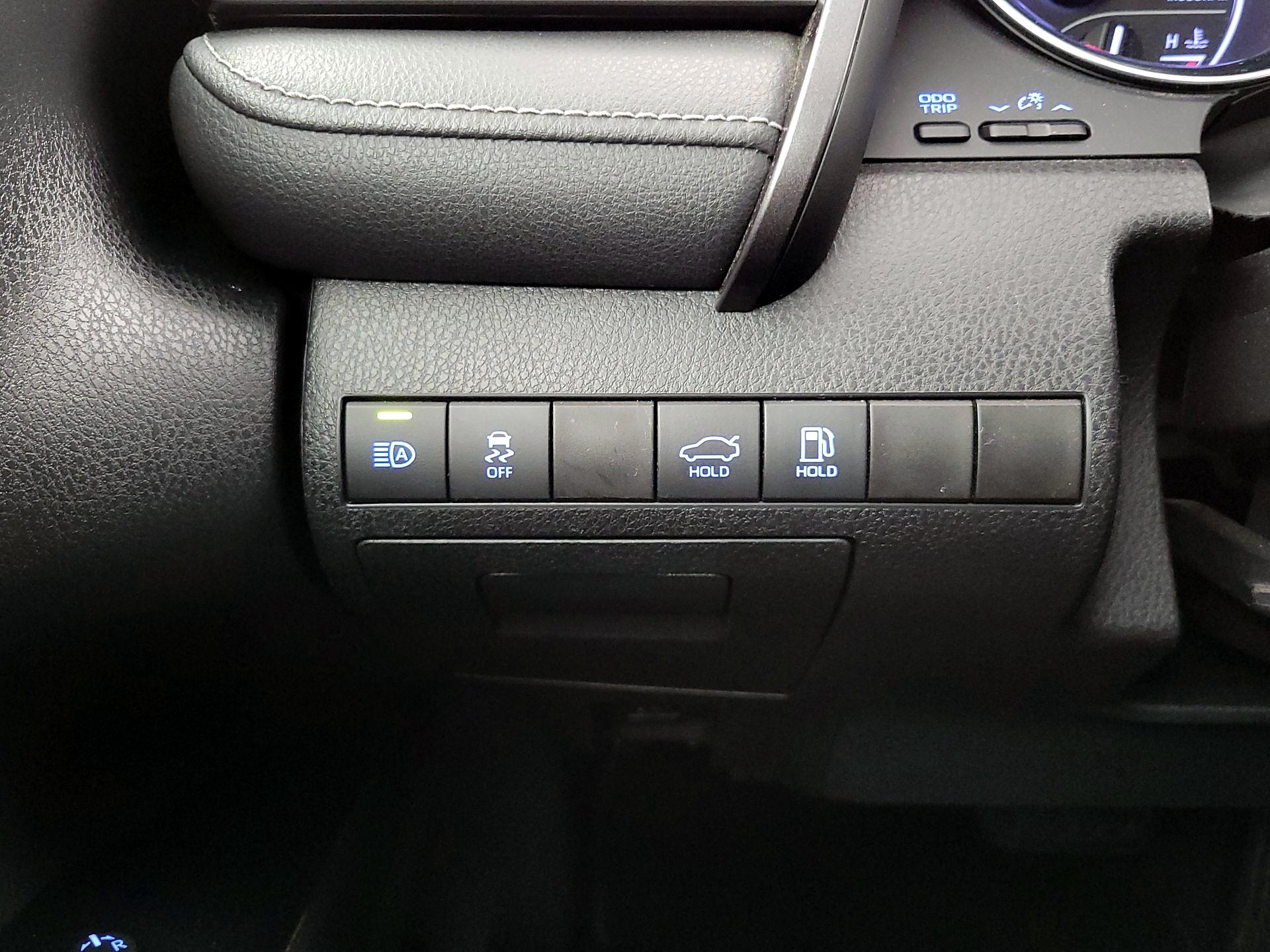 Thumbnail: 2020 Toyota Camry - 13