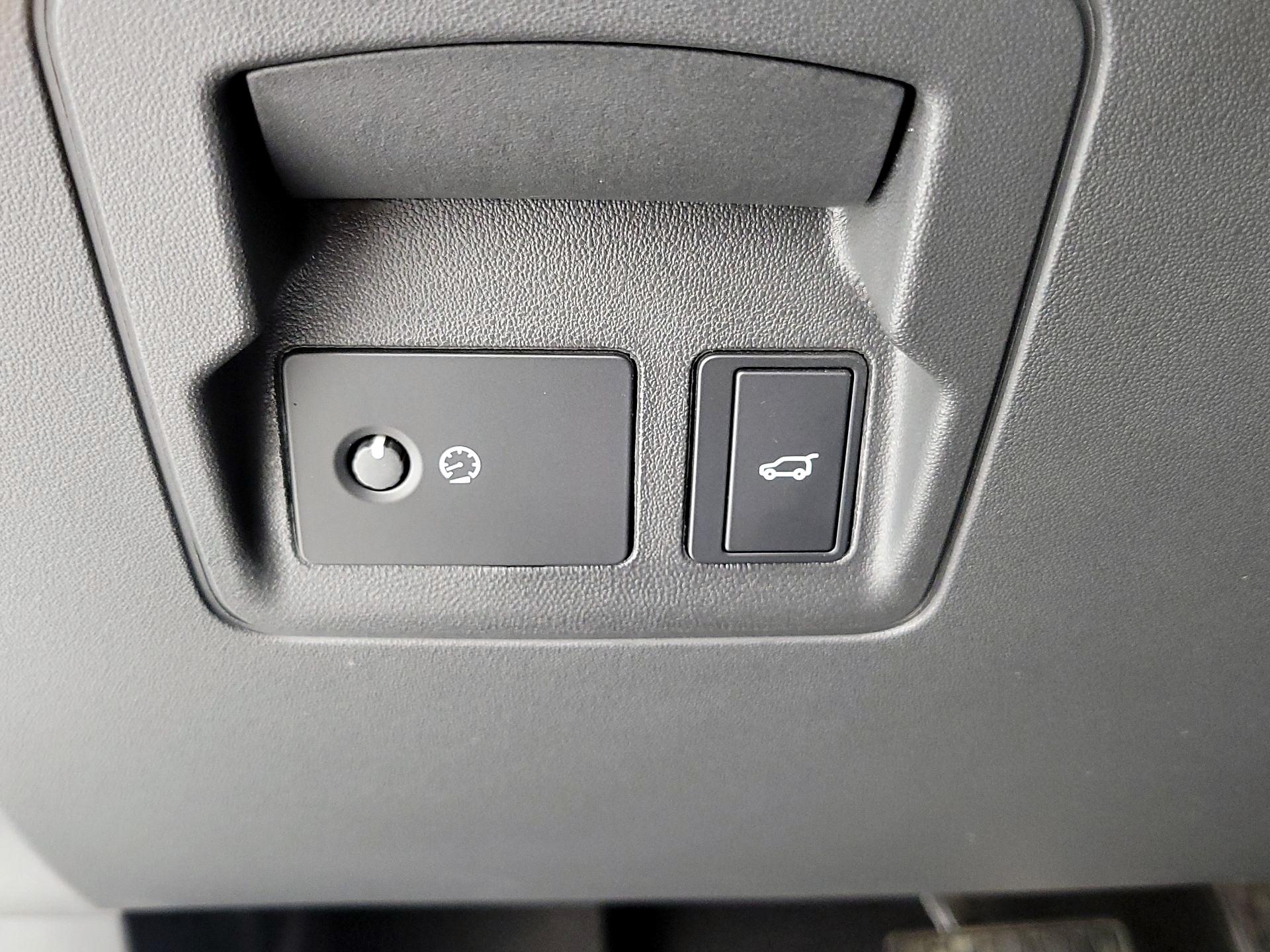 Thumbnail: 2026 Land Rover Range Rover Velar - 13