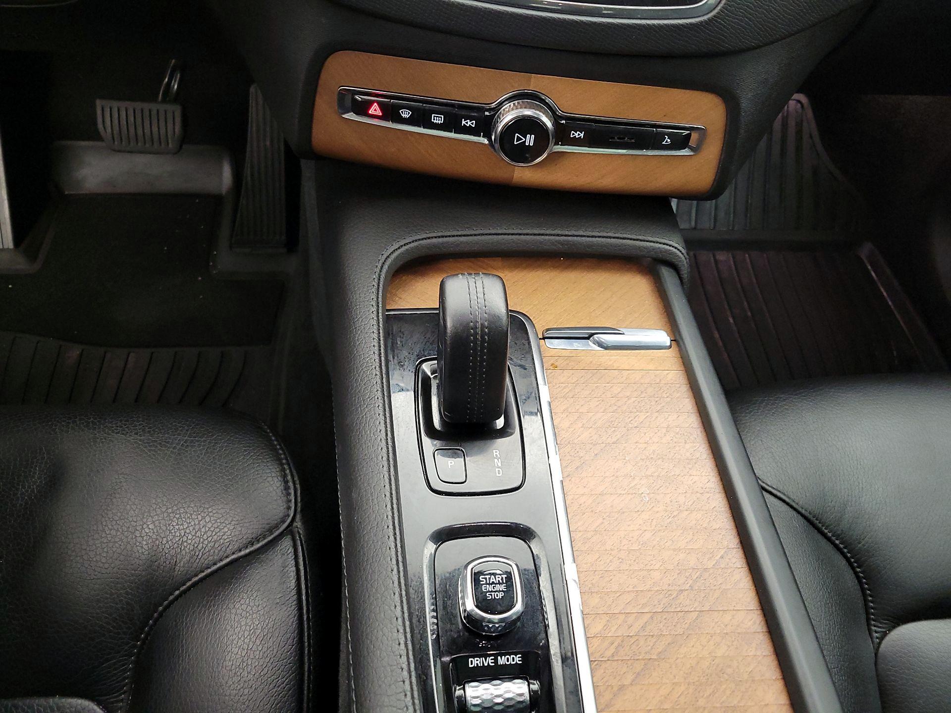 Thumbnail: 2021 Volvo XC90 - 18