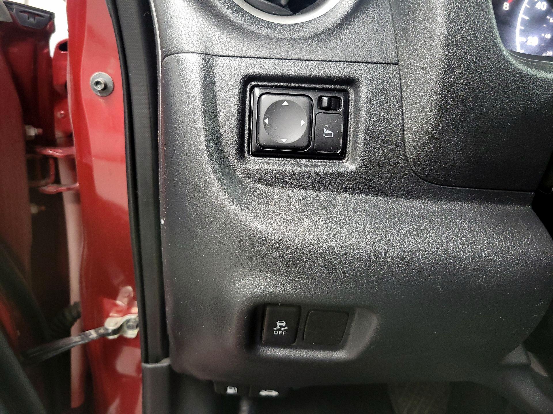 Thumbnail: 2018 Nissan Versa Note - 13