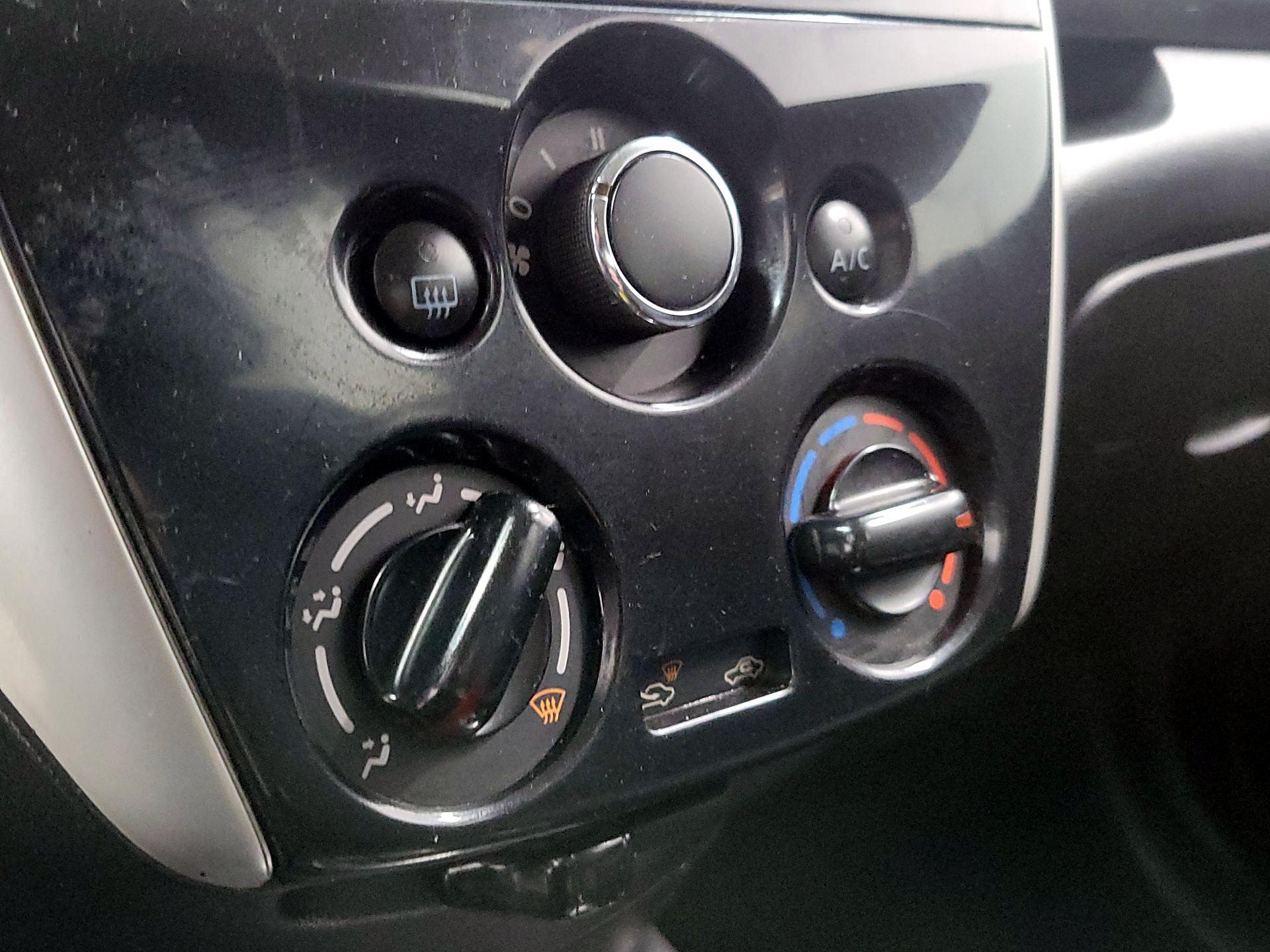 Thumbnail: 2018 Nissan Versa Note - 16