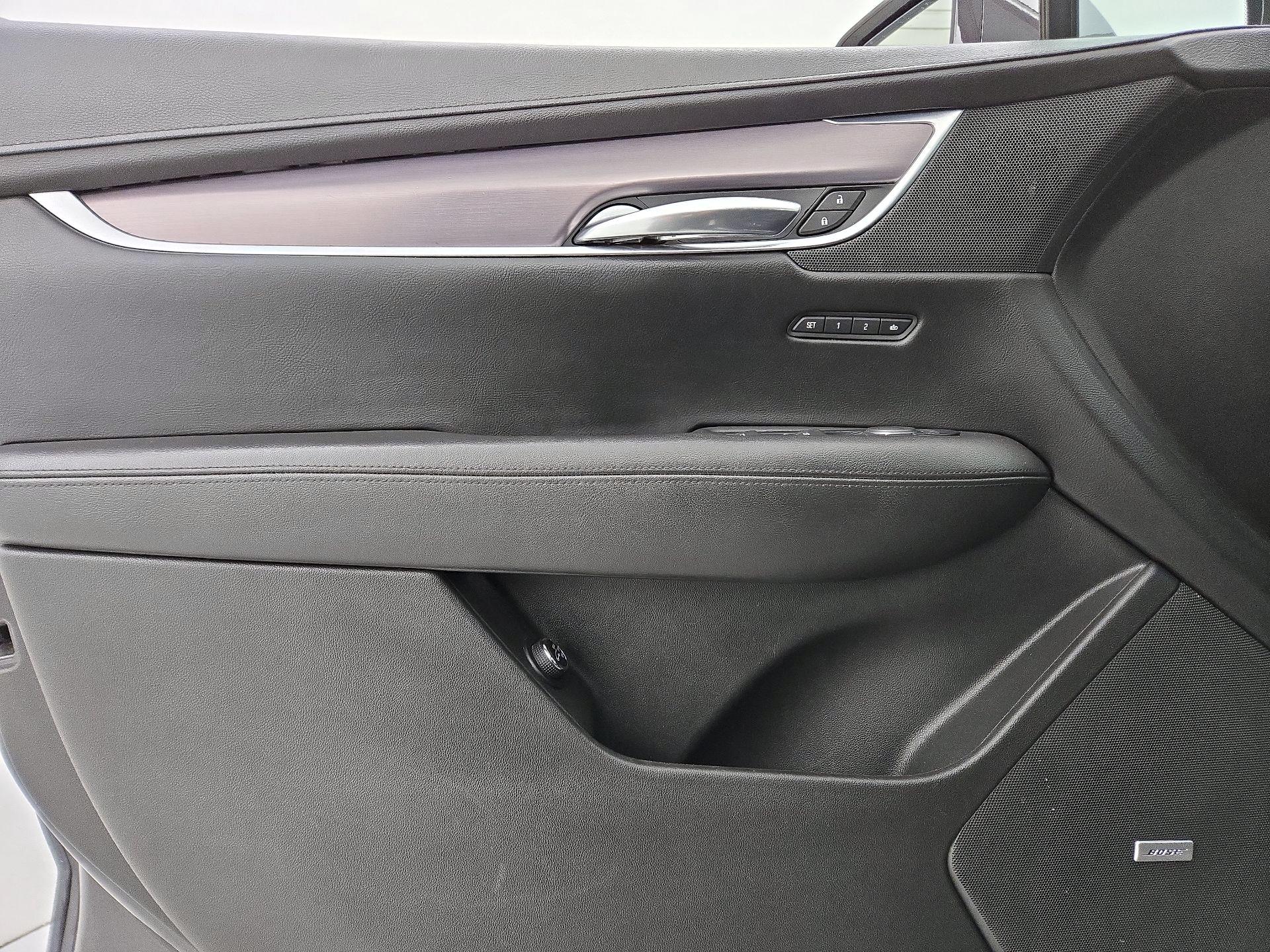 Thumbnail: 2017 Cadillac XT5 - 12