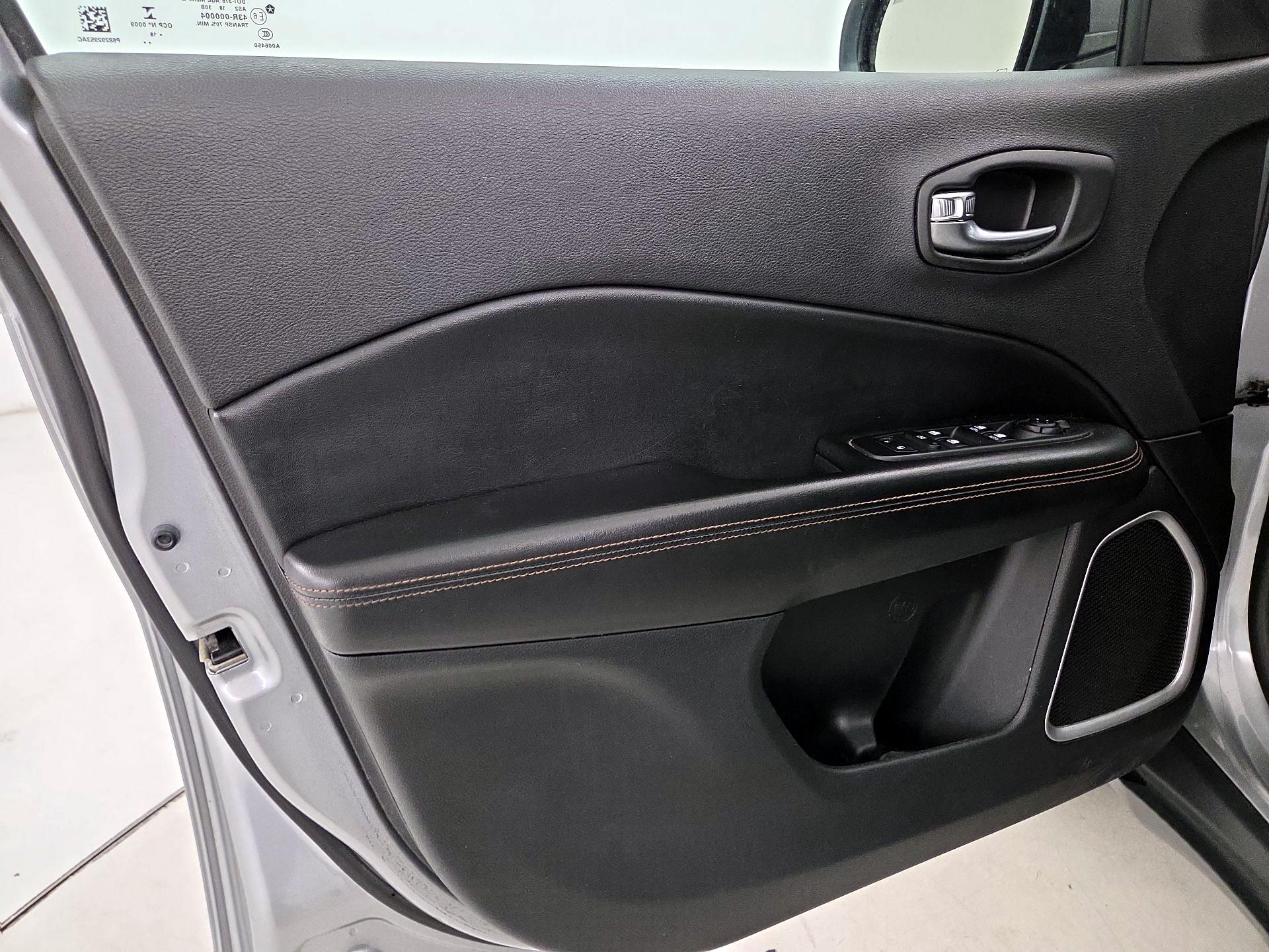 Thumbnail: 2018 Jeep Compass - 12