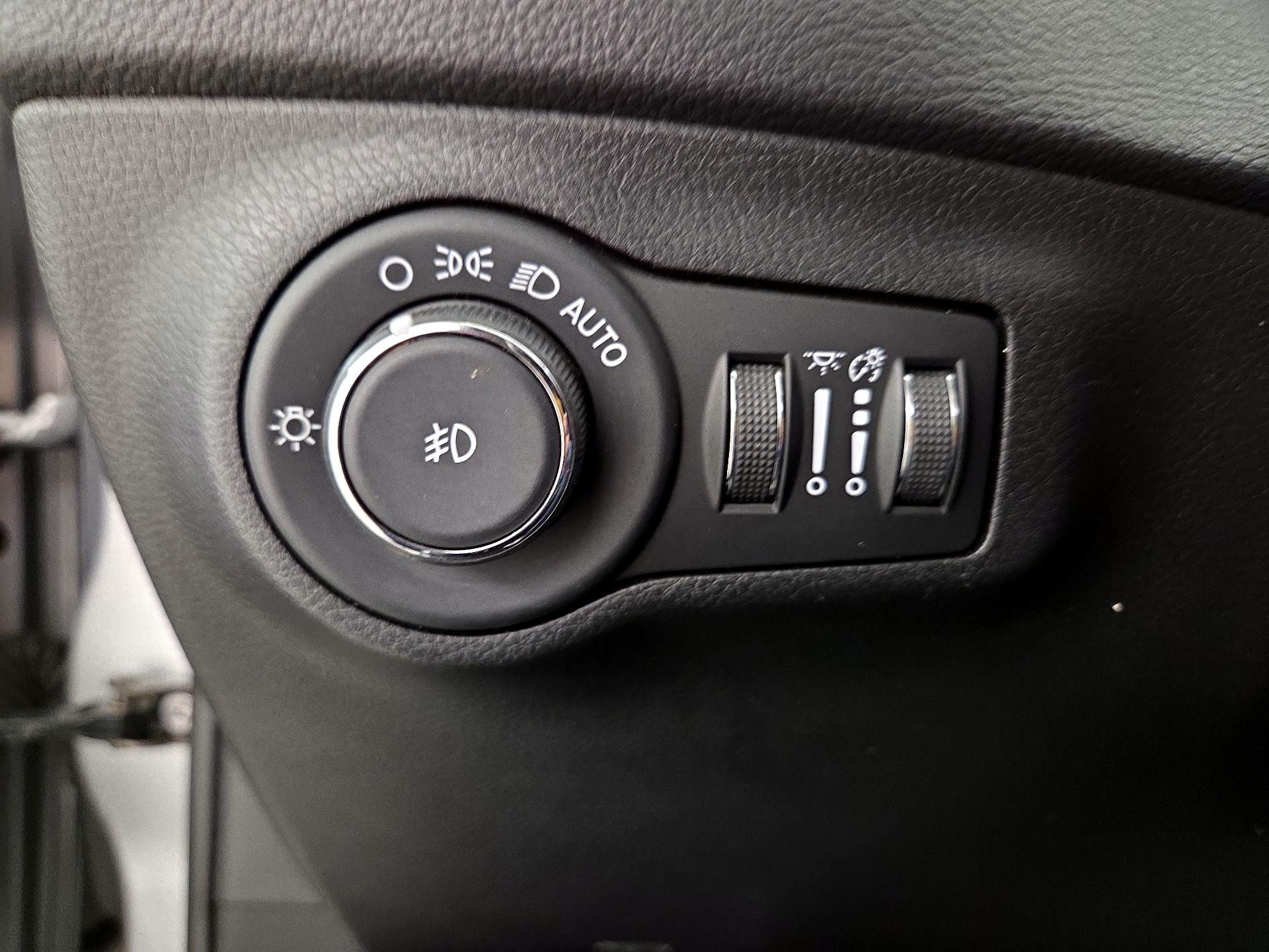 Thumbnail: 2018 Jeep Compass - 13