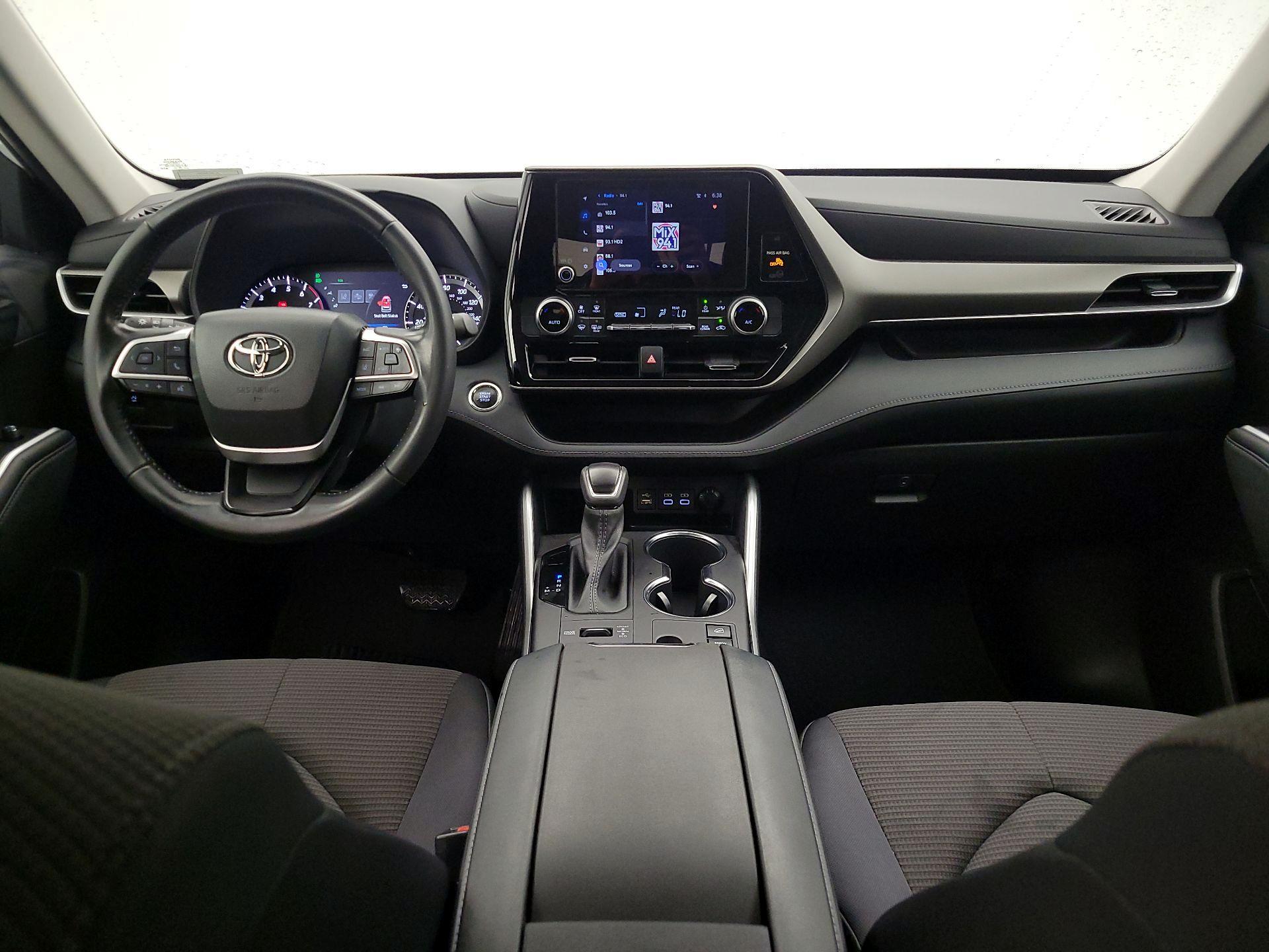 Thumbnail: 2023 Toyota Highlander - 9