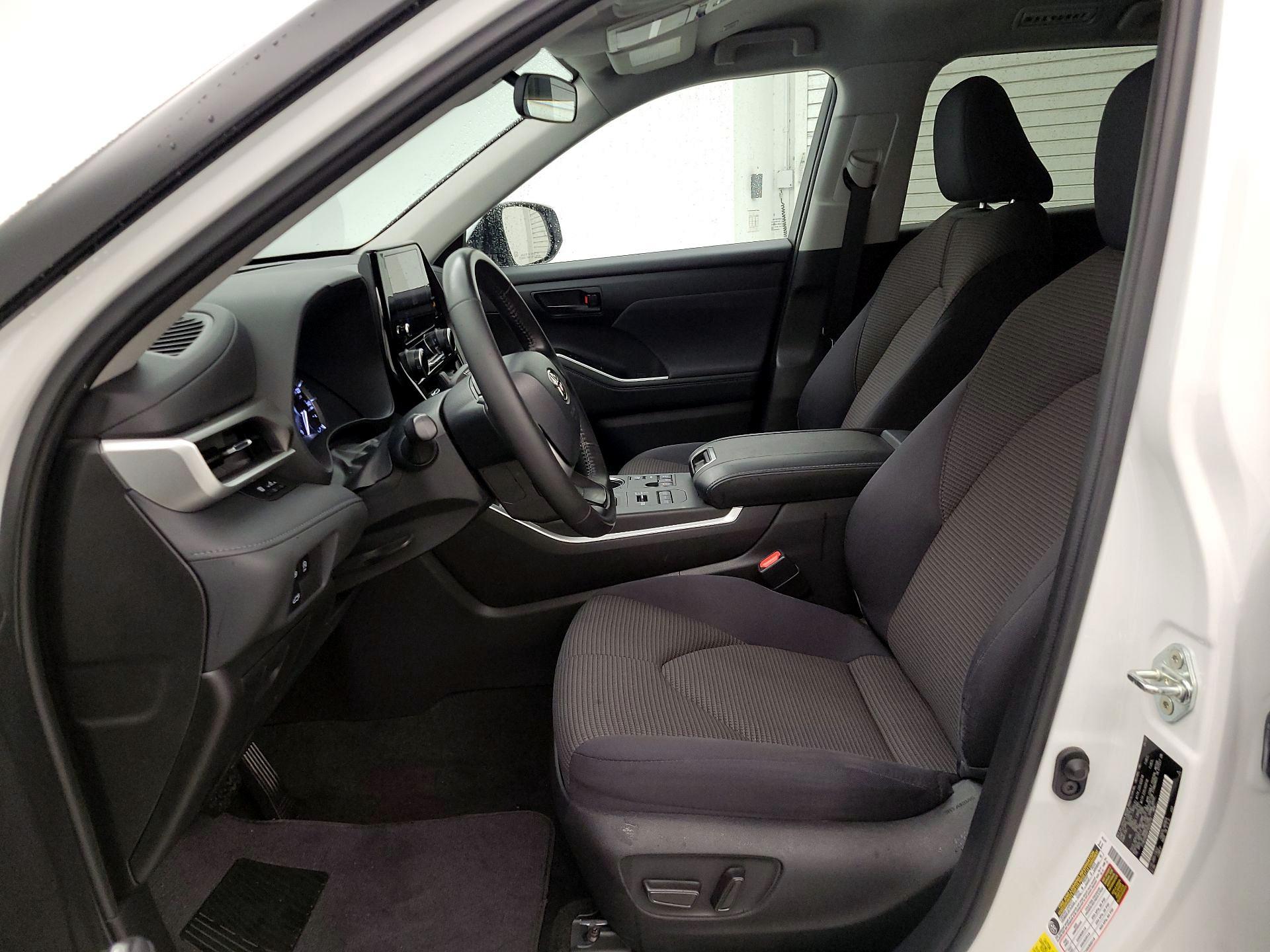 Thumbnail: 2023 Toyota Highlander - 11