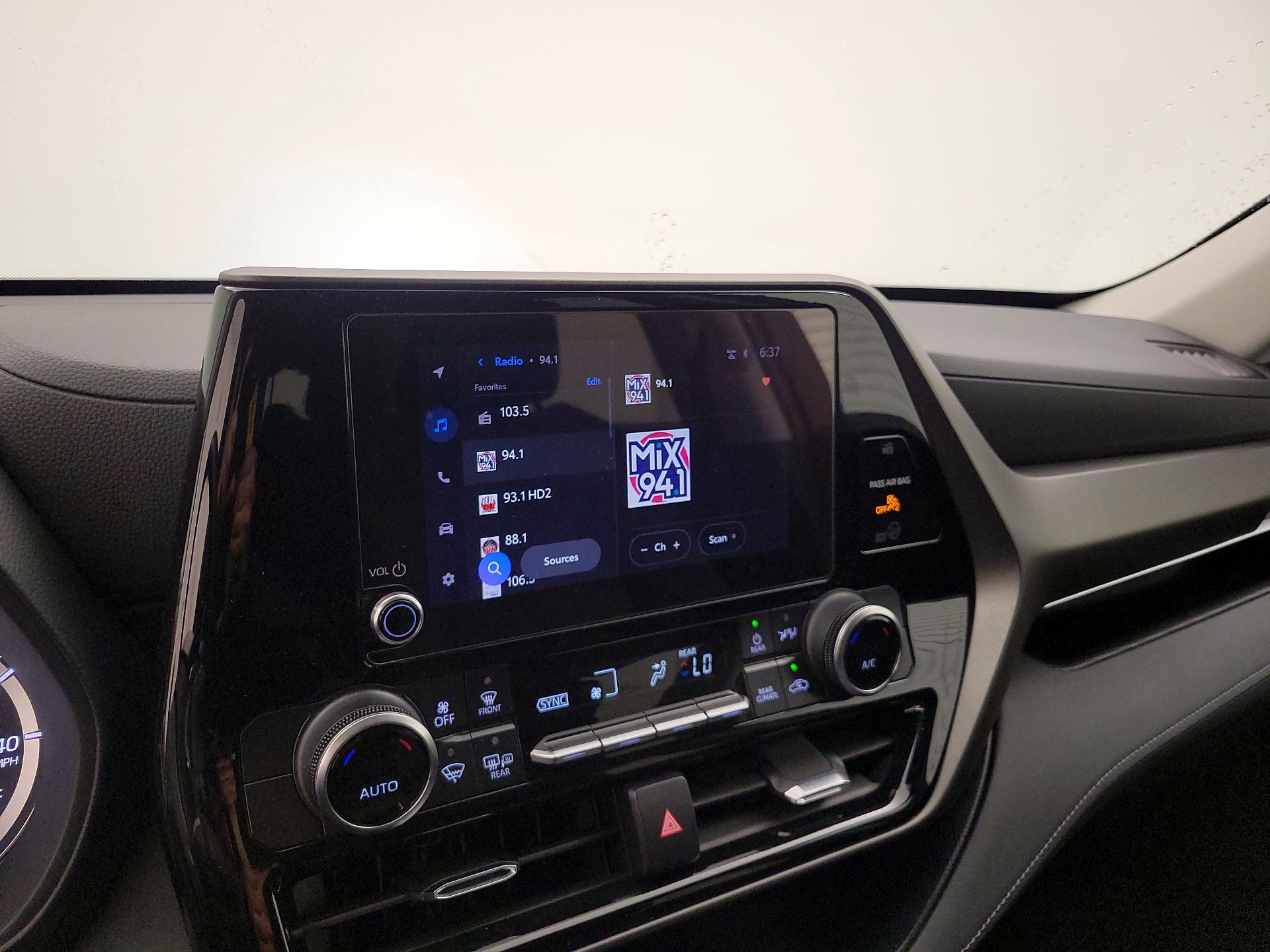 Thumbnail: 2023 Toyota Highlander - 15