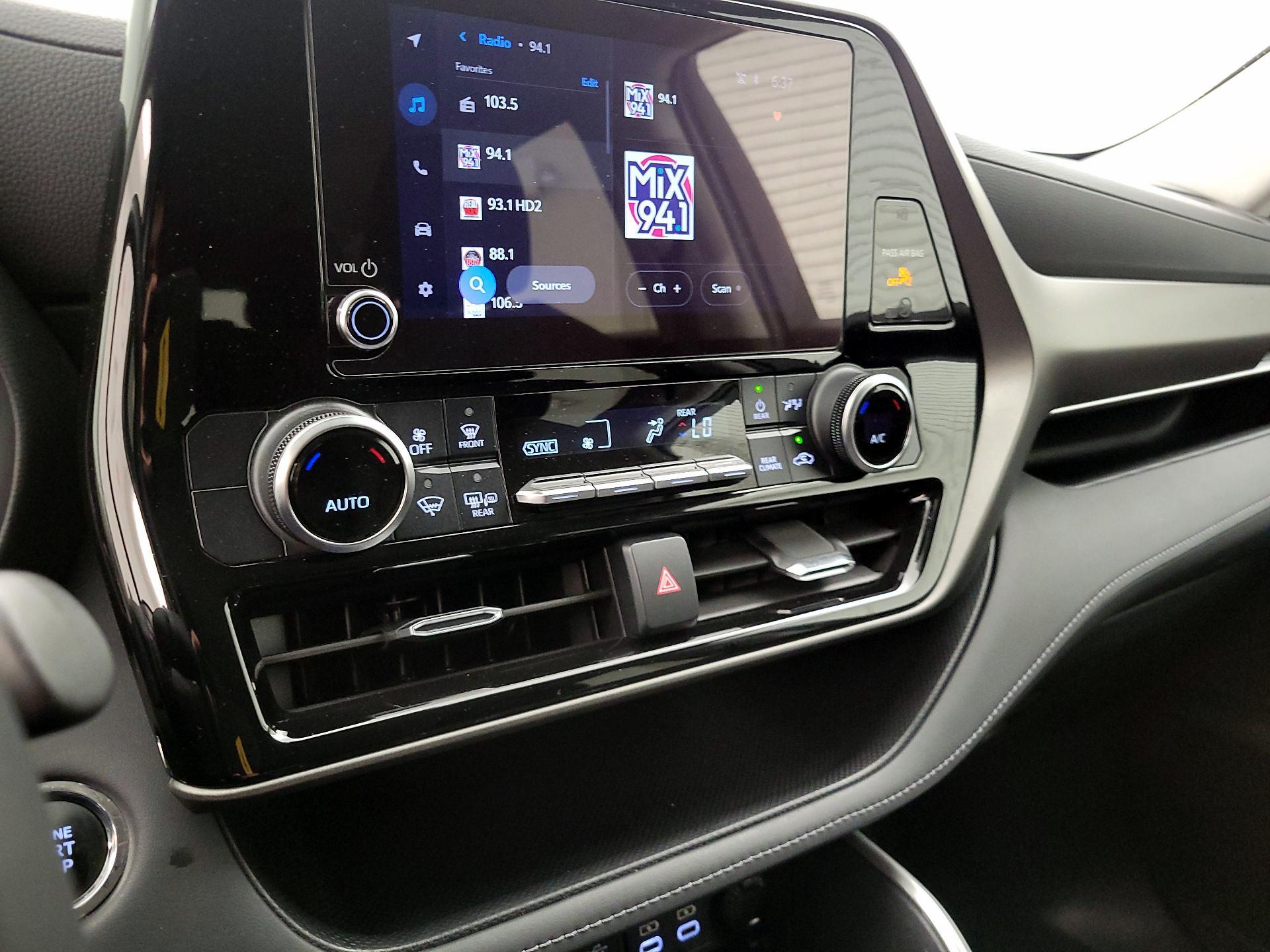 Thumbnail: 2023 Toyota Highlander - 16