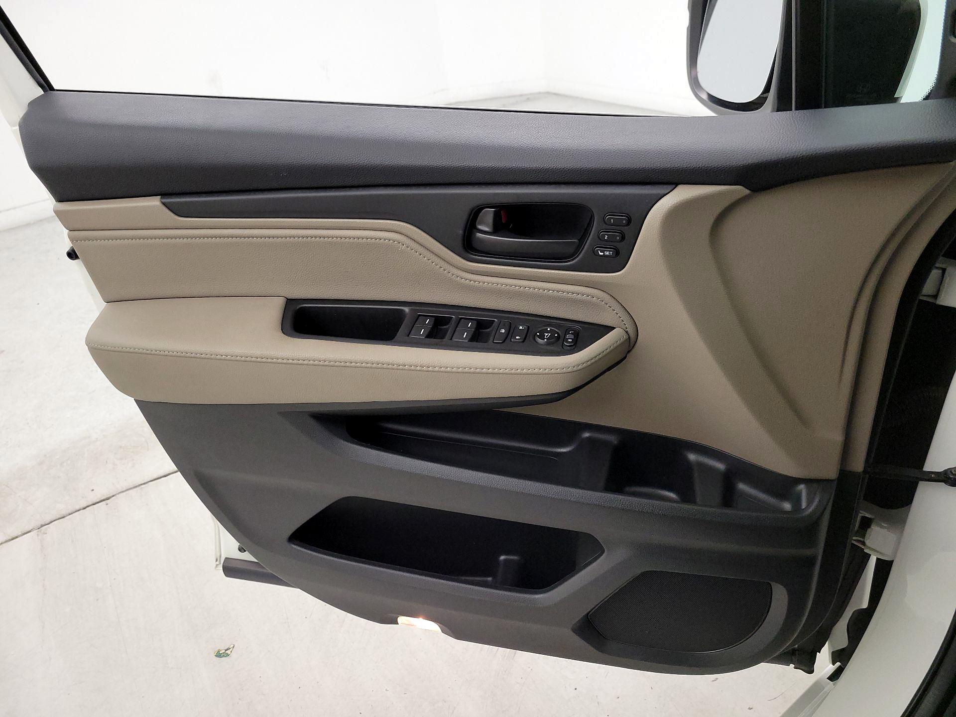 Thumbnail: 2019 Honda Odyssey - 12