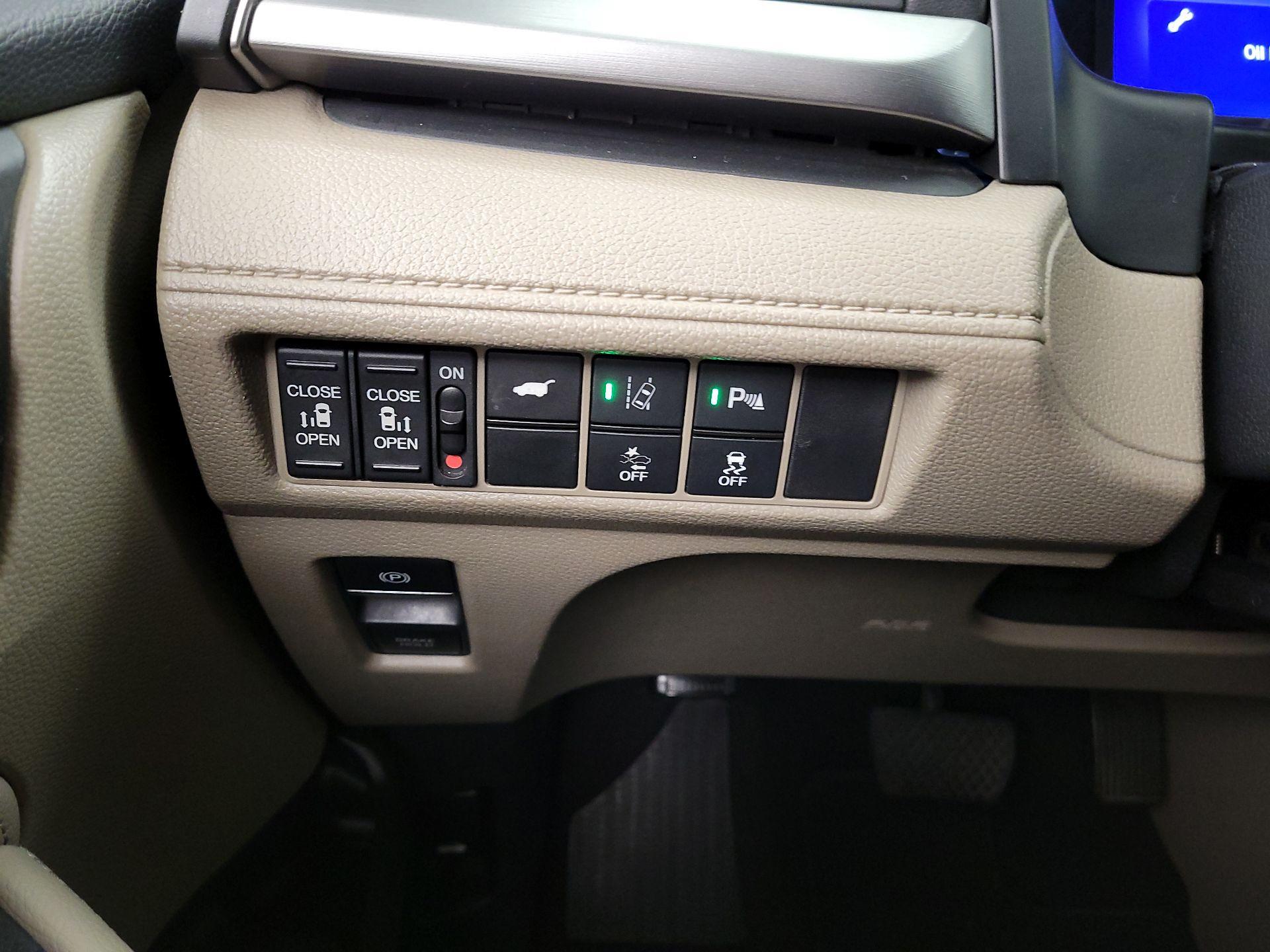 Thumbnail: 2019 Honda Odyssey - 13