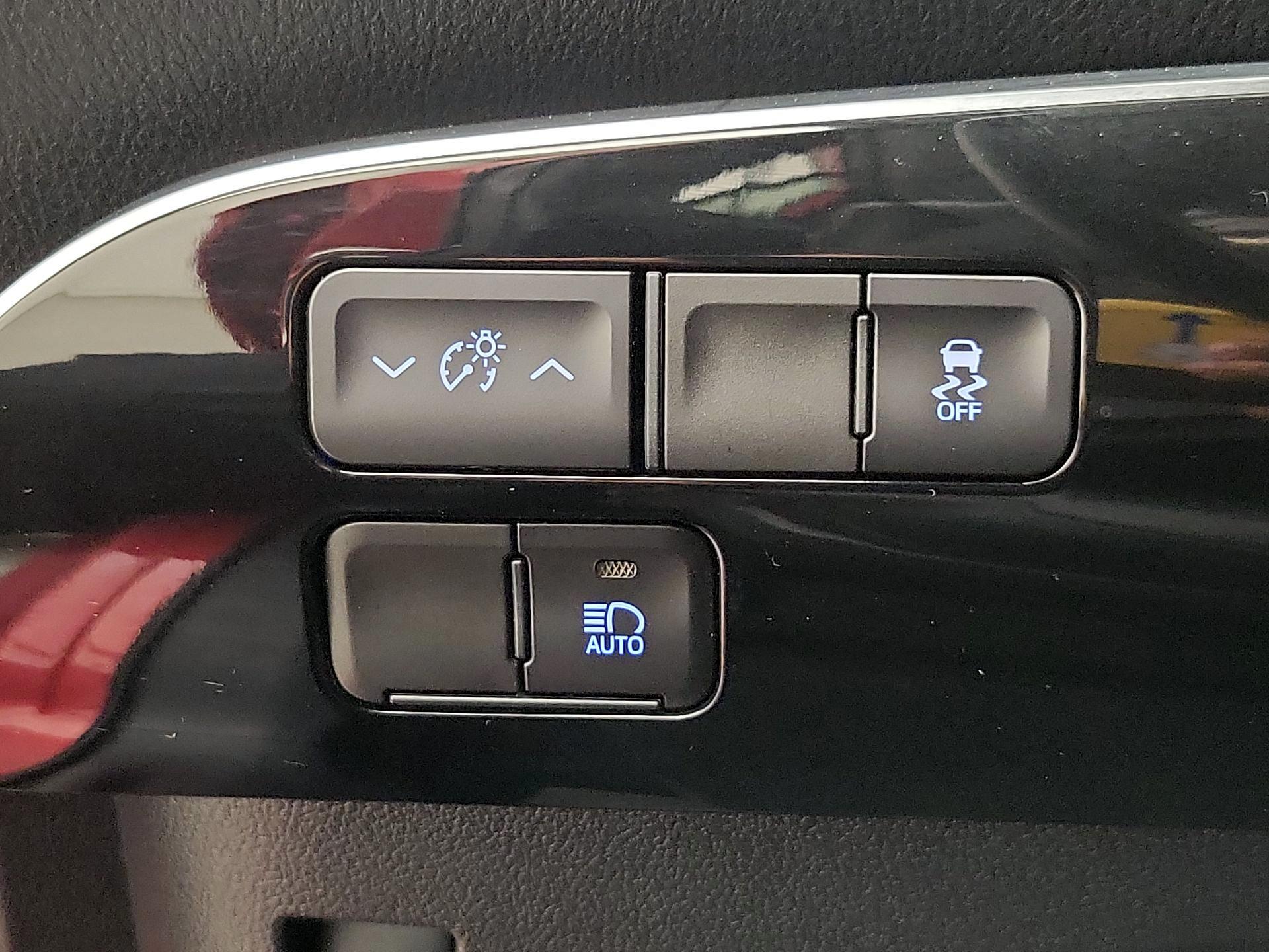 Thumbnail: 2020 Toyota Prius Prime - 13