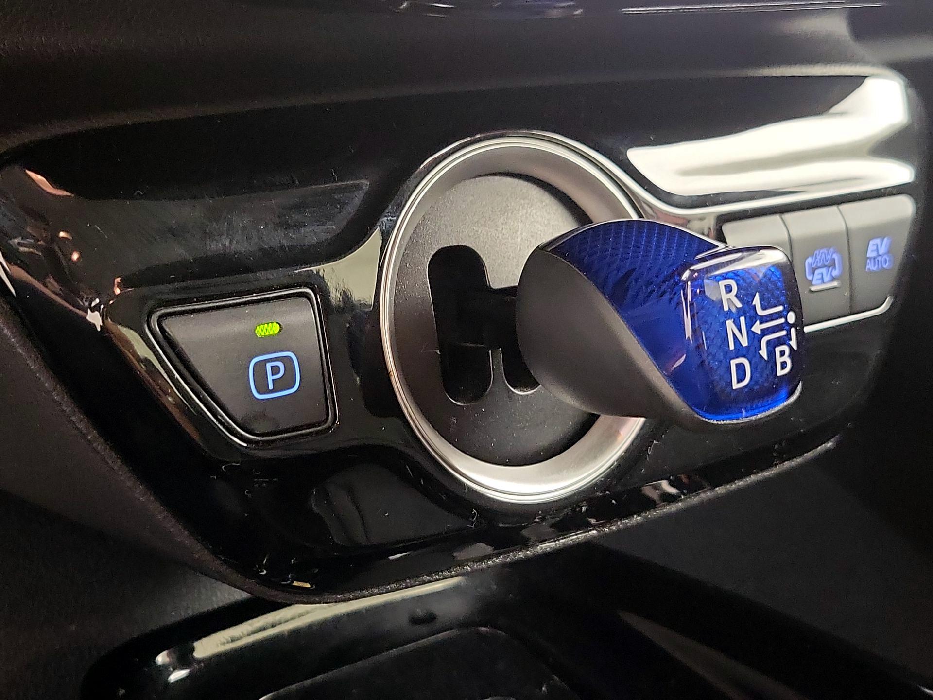 Thumbnail: 2020 Toyota Prius Prime - 18