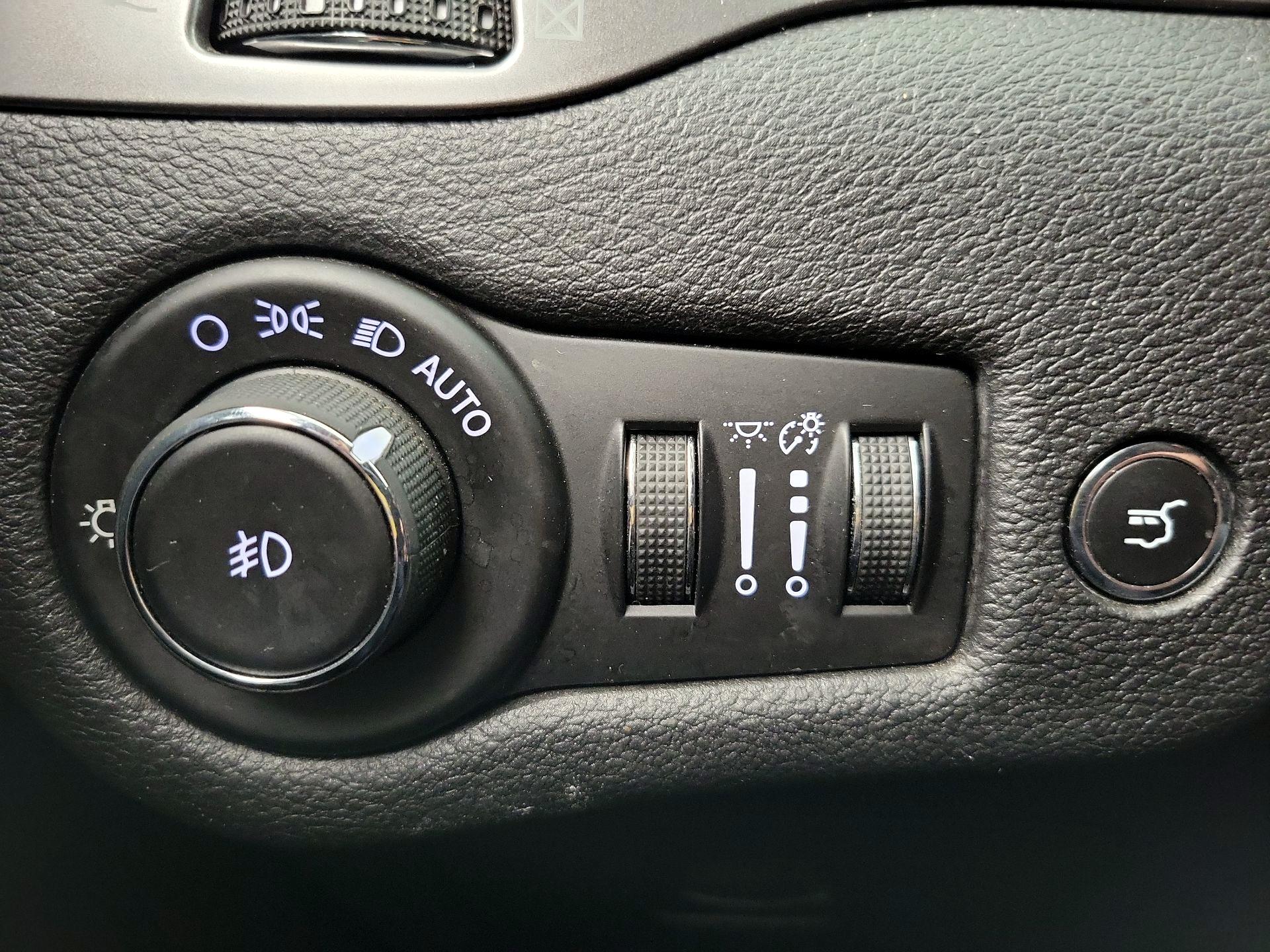 Thumbnail: 2019 Jeep Cherokee - 13